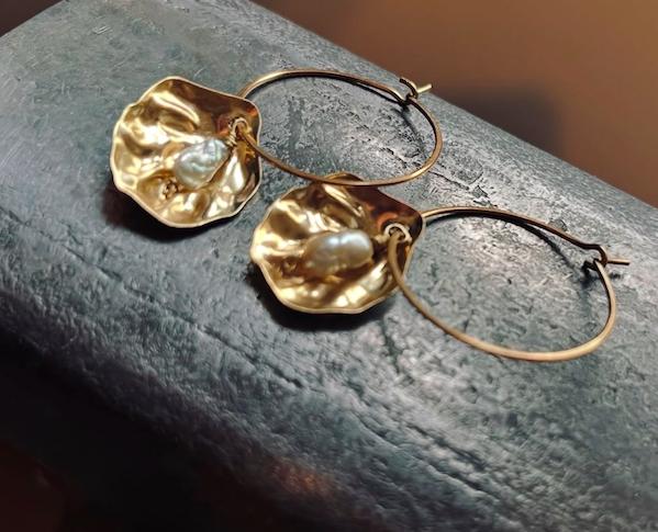 Open Shell with Vintage Pearl