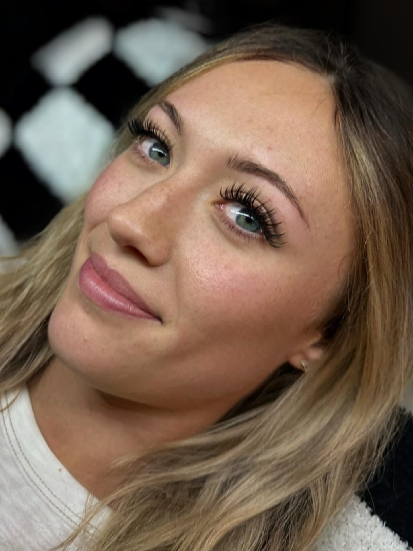 Effortlessly enhancing your look with subtle yet striking lash extensions. Each set is customized to lift, open, and complement every babe&rsquo;s natural beauty✨book your dream lashes with our babe @natasha.nativemane