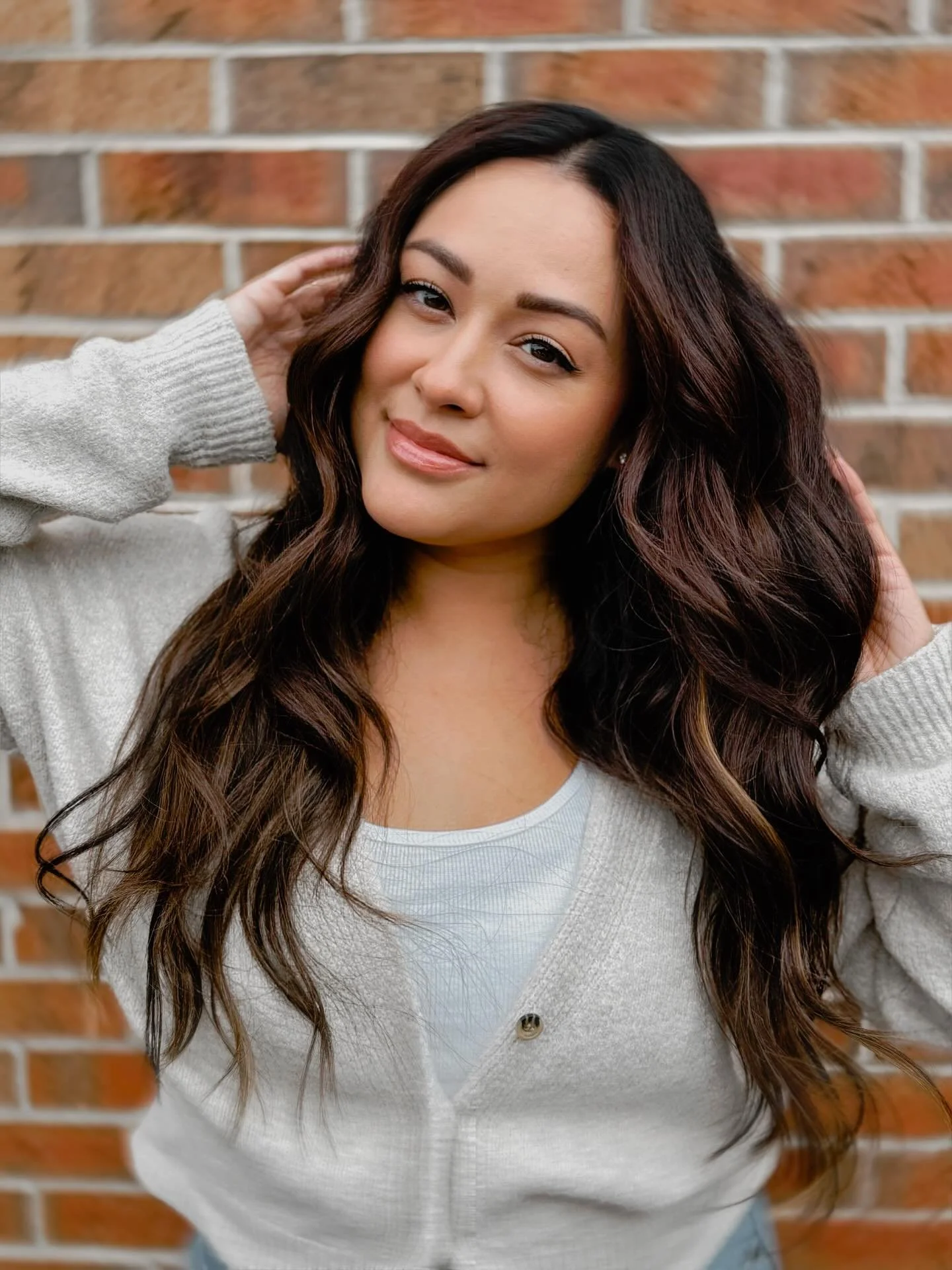 getting those fall sweater vibezzzz ready 🍁🍂☕️

@maddie.nativemane slays this babes hair every time!!! We love pop of light and that @lacedhairextensions are to die for😍