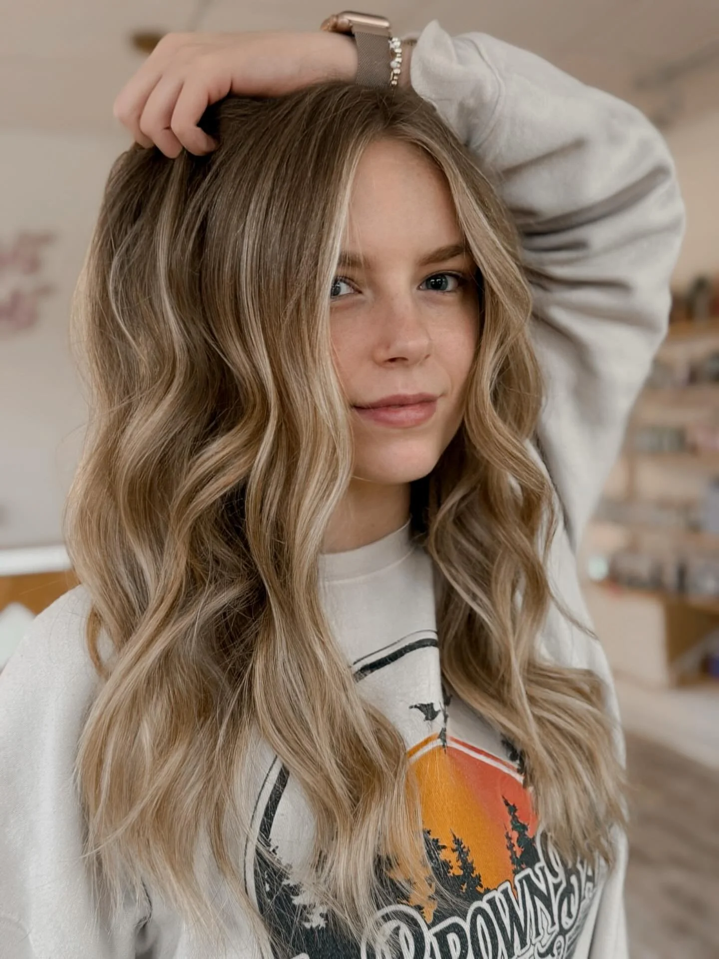 Catch me romanticizing my own hair 💋😉

mane artist: @zoe.nativemane 
color: @randcolor