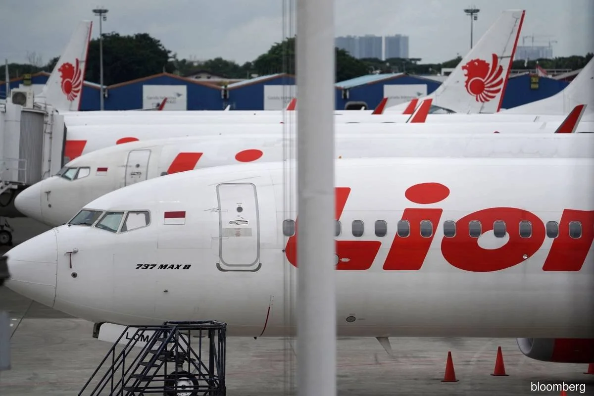 Lion Air 737 makes emergency landing after engine fire