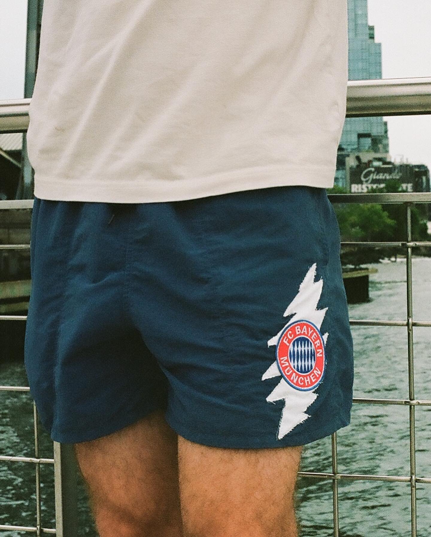 Mr Gorman with his Grateful Dead Muchen Patagonia baggies before his travels to Regensburg. Prost! 🍻