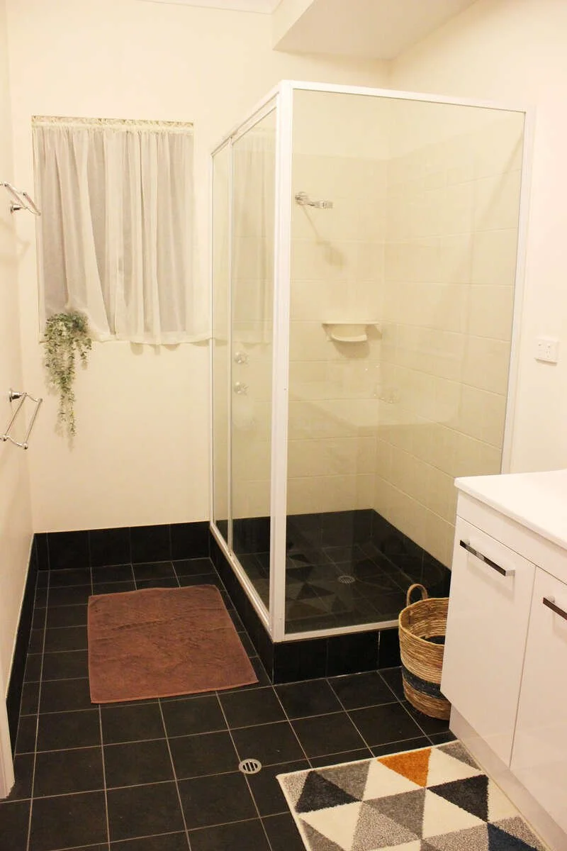 ABLAS ensuite bathroom.jpg