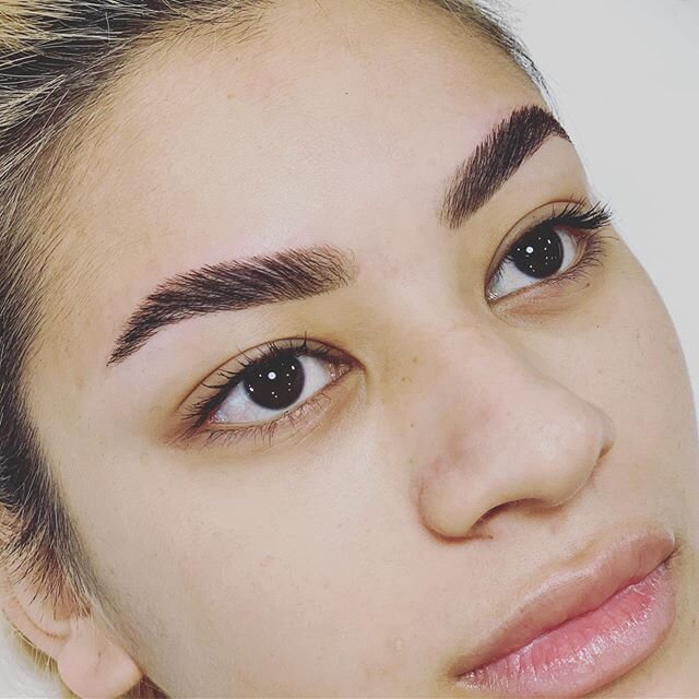 BROW LAMINATION ~~ want fuller, fluffier brows? Then you  need this 💕
BROWS BY: Tiff