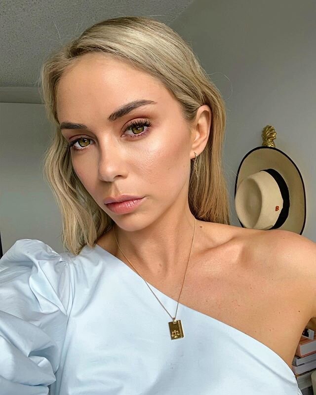 Those brows! Our gal @tee_smyth with her freshly topped-up BROWS BY: Yasmin. ✨✨ #ArchStylistAngels
