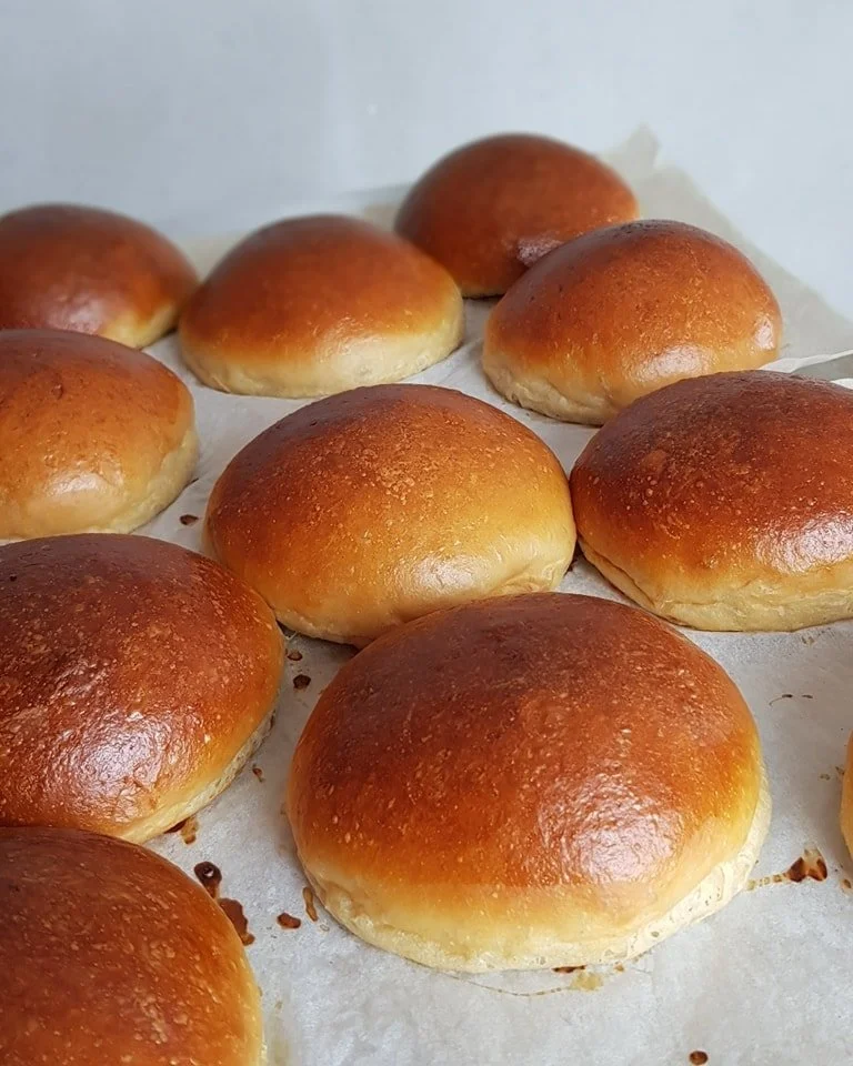 &Aring;pent bakeri l&oslash;rdag 14.februar✨️

Som er selveste Valentinsdagen🩷❤️
Og like etter har vi fastelavn 🤩
S&aring; da trengs det hjerter og kremboller!

Hvis du vil legge av noe, baker vi;
Muslibr&oslash;d 
Grovt landbr&oslash;d 
Valn&oslas