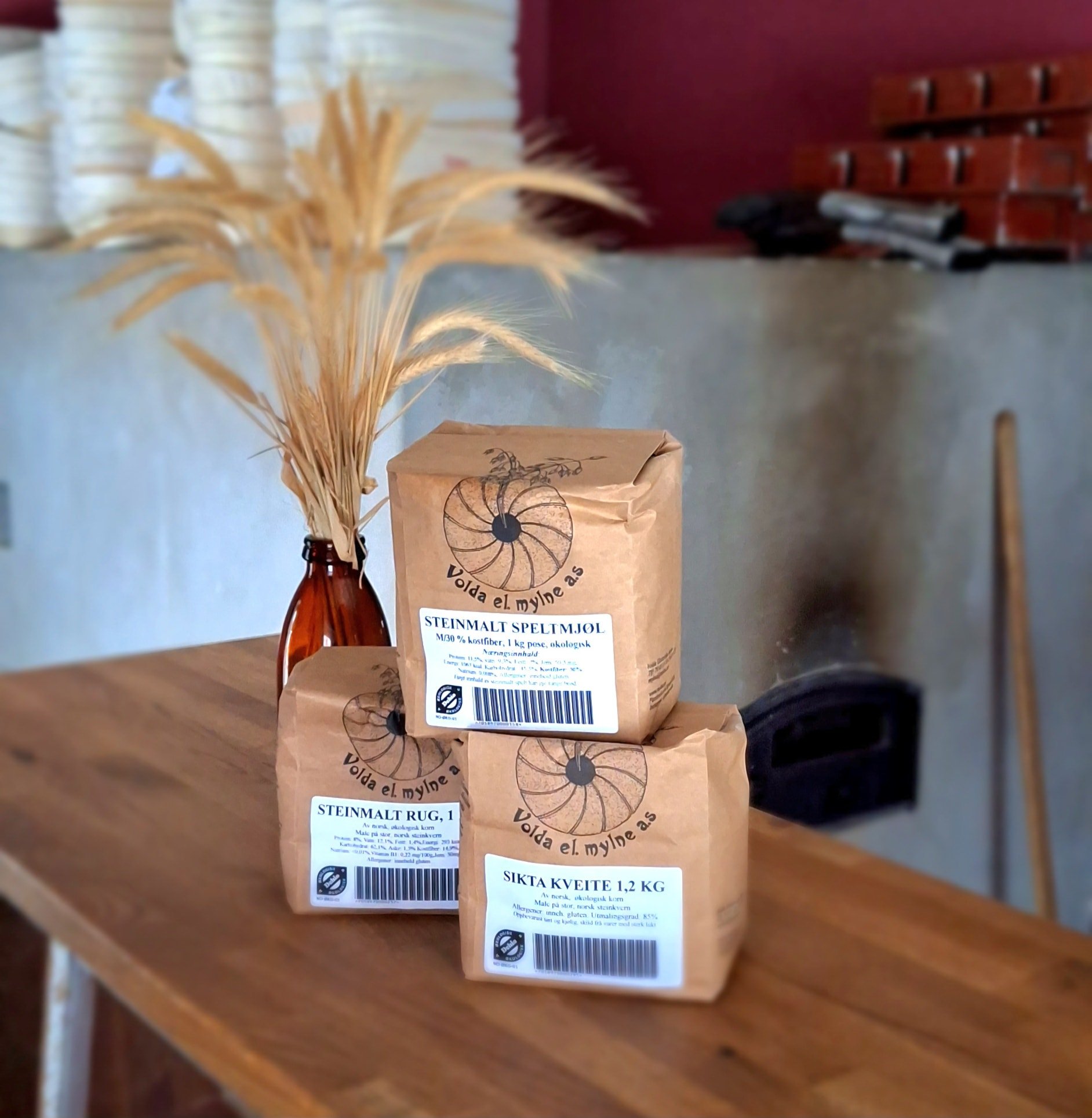 Kj&aelig;re kunder, takk for 2025✨️

Vi vil fortsette &aring; bake masse br&oslash;d og kaker! Med samme iveren p&aring; &aring; bruke mest mulig &oslash;kologisk, norsk og kortreiste r&aring;varer i 2026 ogs&aring; ❤️
Og h&aring;per flere f&aring;r 