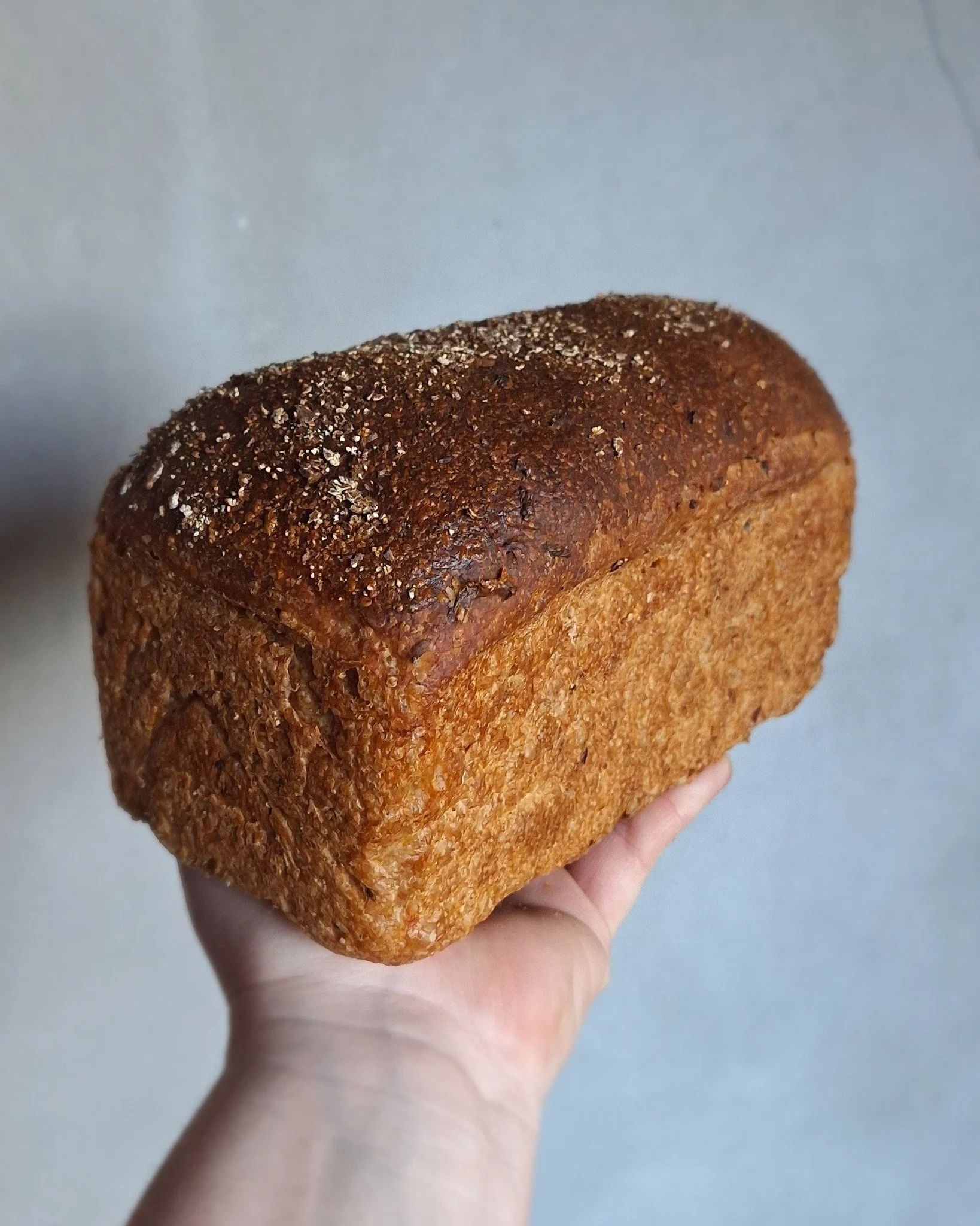 &Aring;pent bakeri l&oslash;rdag 14.mars🌼🌼

Vi kj&oslash;rer p&aring; med baking denne l&oslash;rdagen ogs&aring;! Men l&oslash;rdag 21.3 blir det stengt.

Vil du bestille, er fristen torsdag kl.12. 
Vi lager:
- &Oslash;verlandbr&oslash;d (12% grov