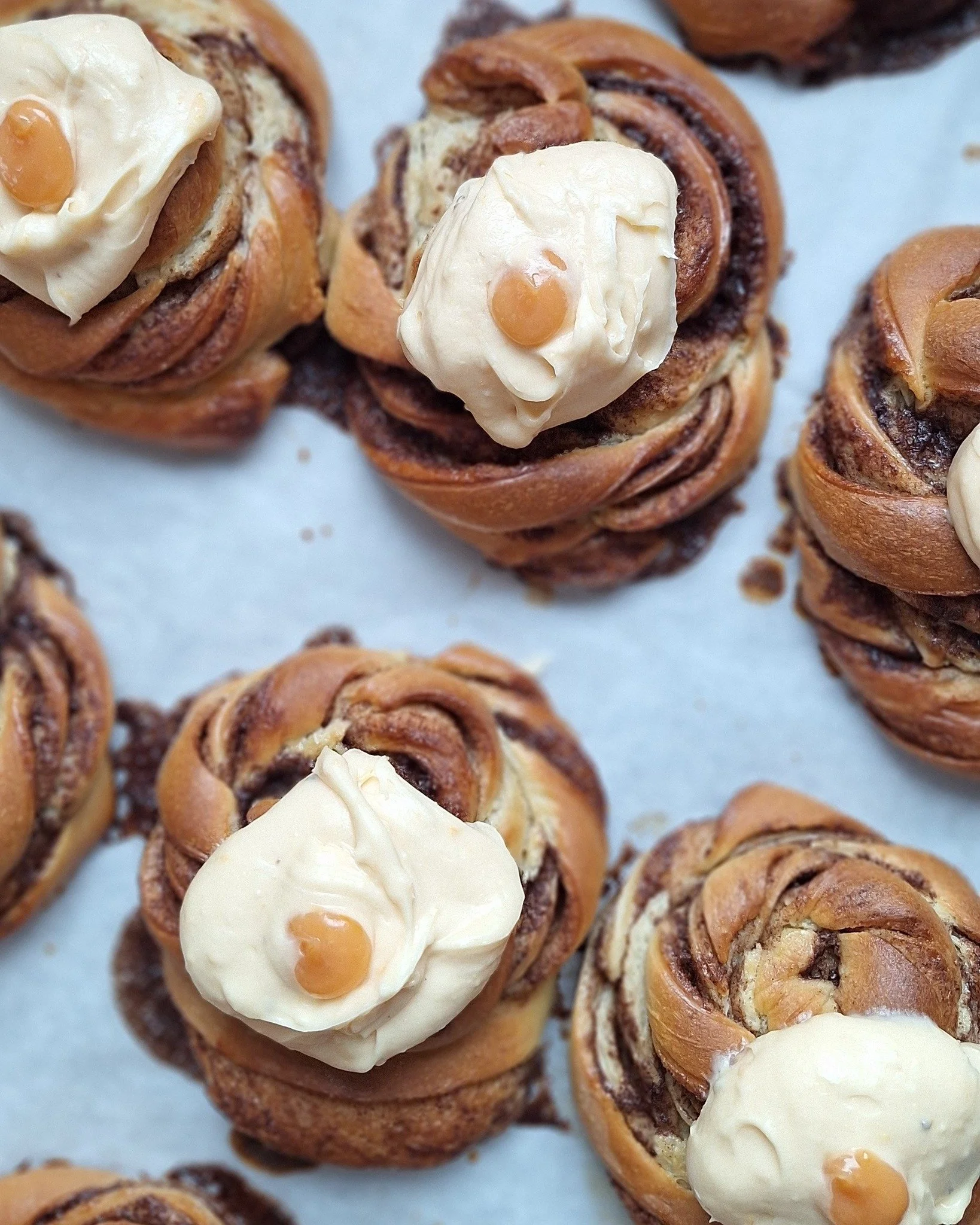 Vi har TILOVERS! 
Skulle du gjerne hatt til fersk bakst til l&oslash;rdagskvelden, eller noe godt til s&oslash;ndagskaffen? 
Vi har Valn&oslash;ttbr&oslash;d, Durumloff,muslibr&oslash;d og Svarthavrebr&oslash;d. Masse forskjellig s&oslash;tbakst!
Sen