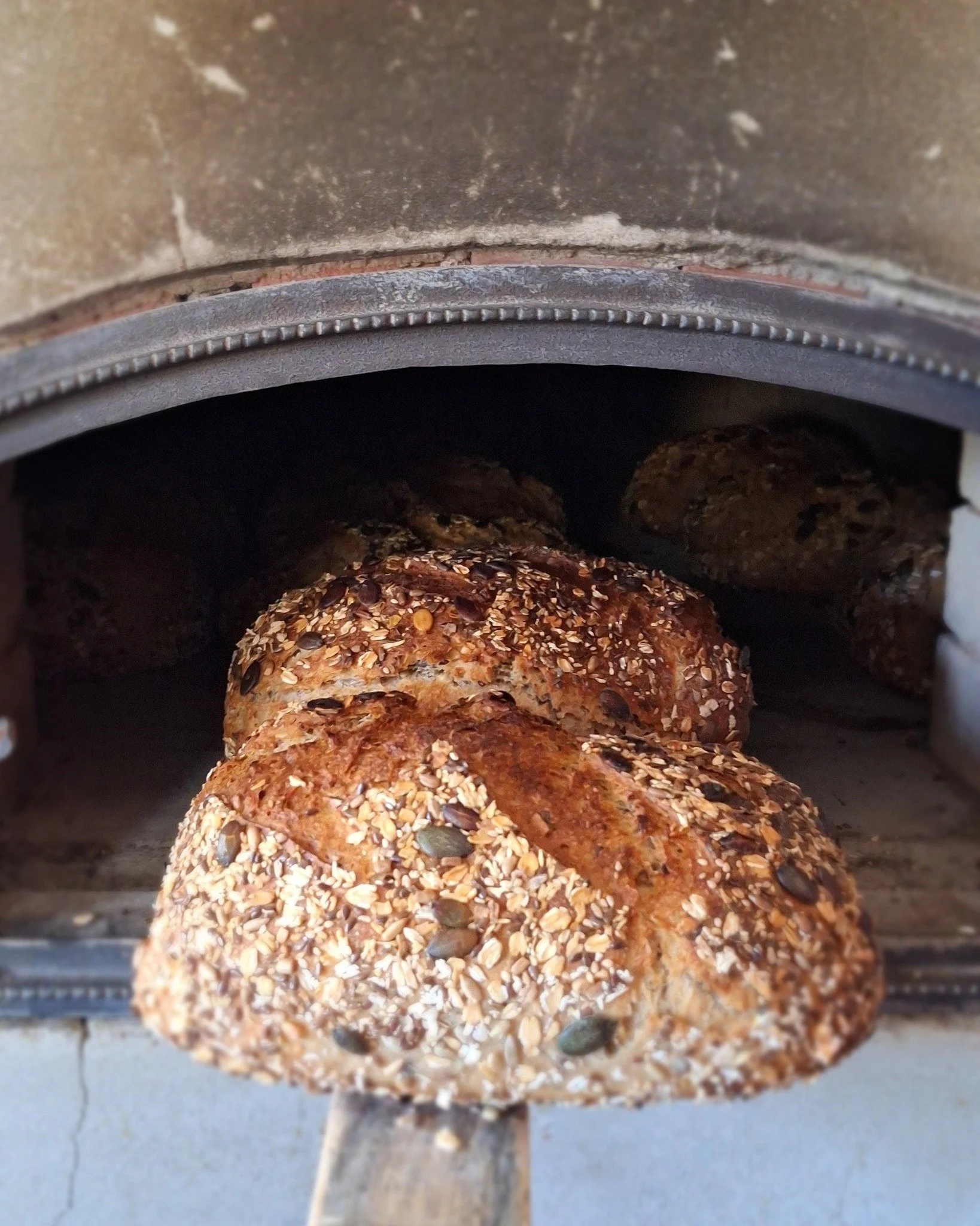 &Aring;pent bakeri l&oslash;rdag 25.april 🌼🌞🌼🌞

&Oslash;nsker du &aring; bestille, s&aring; lager vi dette;
Muslibr&oslash;d 
Svarthavrebr&oslash;d 
Osterundstykker 
Wienerbr&oslash;d med vaniljekrem eller eplemos 
Pain au chocolate 
Croissant m/