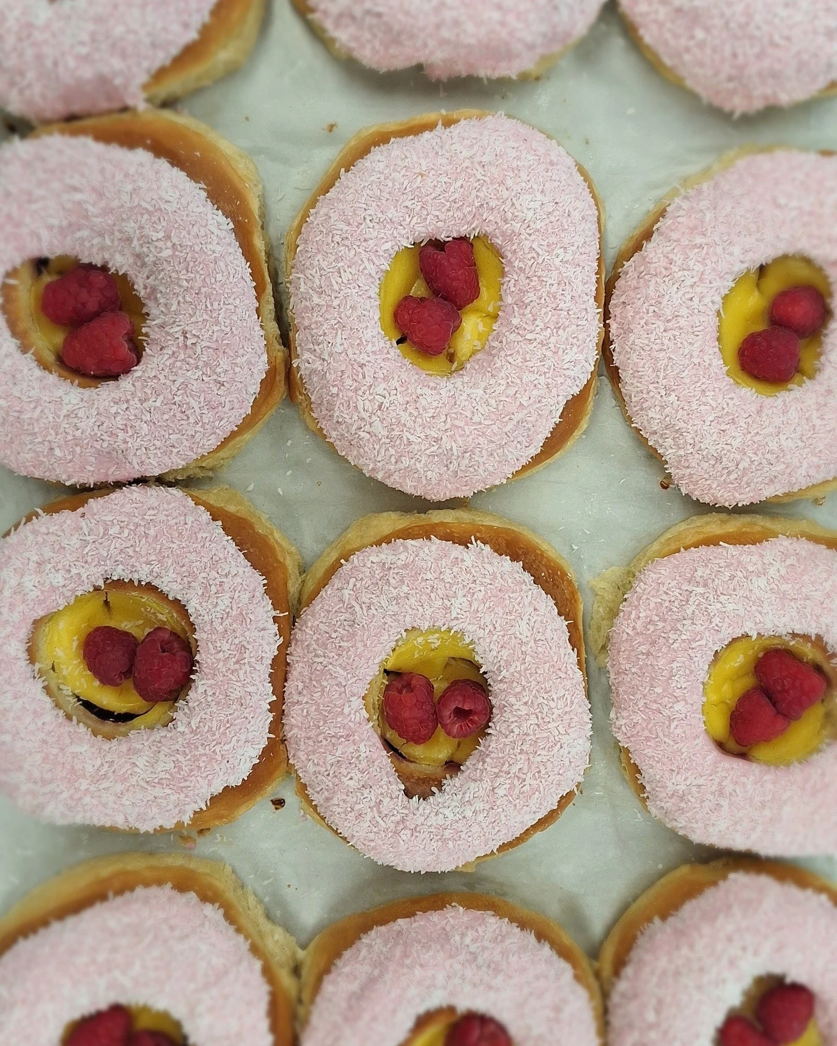 Velkommen til &aring;pent bakeri idag,
 kl.14 til 17 🌼🌸🌼🌸🌼
