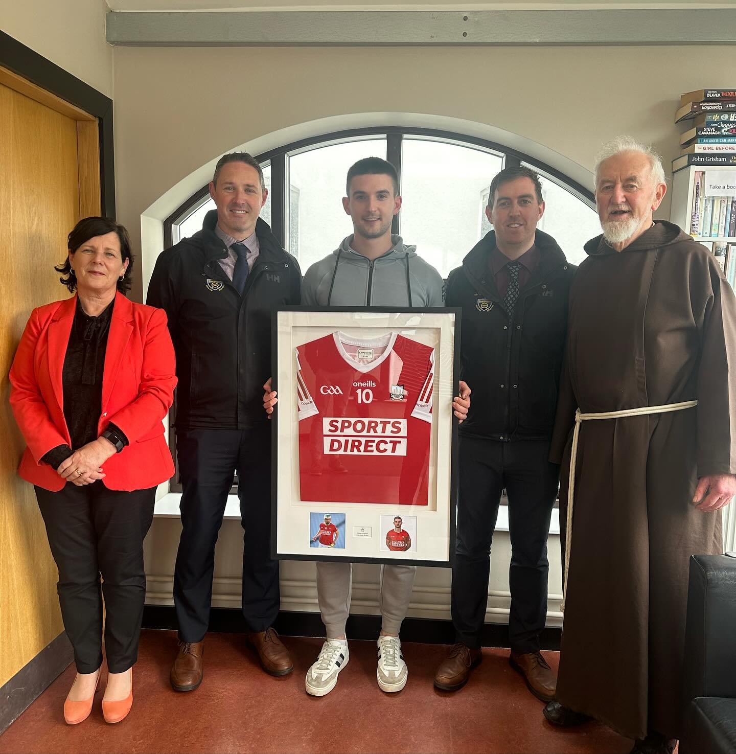 We were delighted to have past pupil Shane Kingston in today to present his Cork Jersey for our Sporting Wall of Fame. We are starting a past-pupil Wall of Fame over the coming months to celebrate the sporting success of our past pupils! A huge thank
