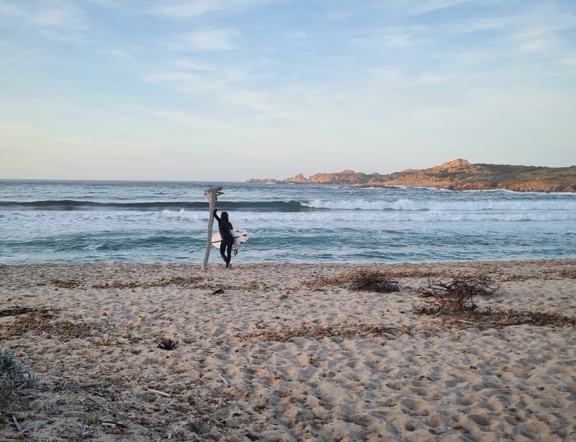 #coasttocoast of dayyy! Today we arrived @marineddabay. Good waves. 18 degrees. Few people. Covid free. Amazing view. Just 2 things missing: our kids. But grandma did her job successfully. What a day @tommaso.scolaro