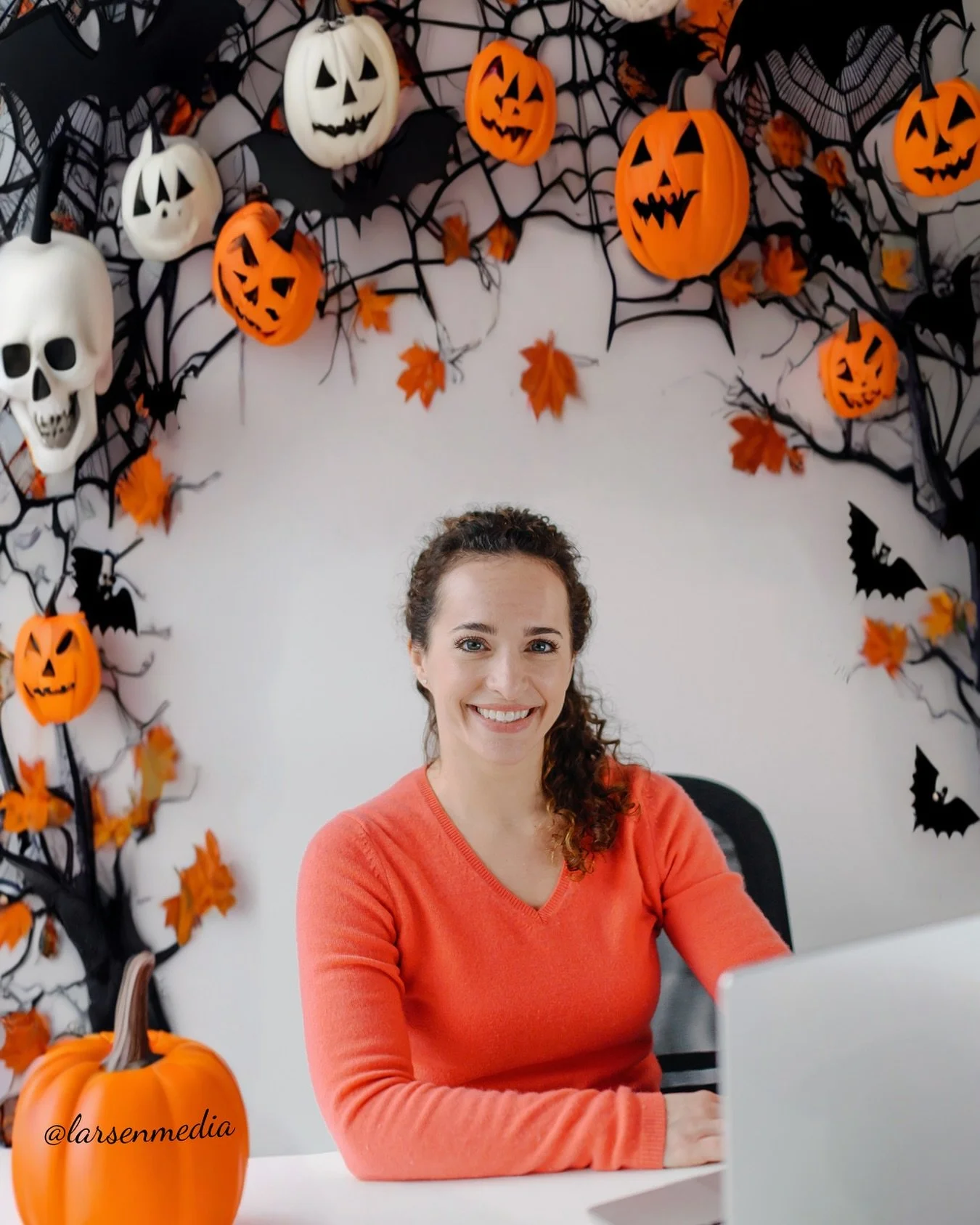 To all the parents making half-term Halloween magic&hellip; we see you! 🎃✨

You&rsquo;ve juggled costume crises, sugar highs, last-minute pumpkin carving, and somehow remembered to buy sweets for the trick-or-treaters. 🍬🕸️

Here&rsquo;s to hot-glu