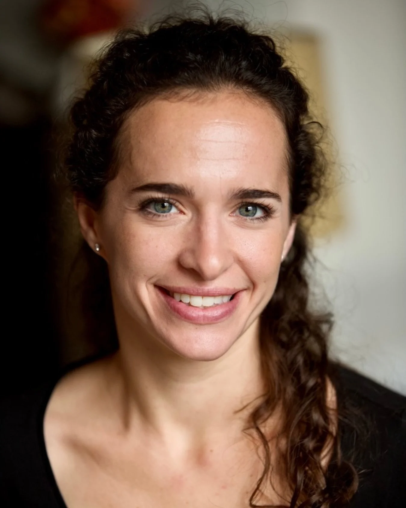 Say &lsquo;hello&rsquo; to Shosannah 👋🏻, the creative force behind the content you love.

Before moving full-time into social media in 2019, she spent eight years in TV as General Manager of a UK music channel, juggling production, corporate comms,