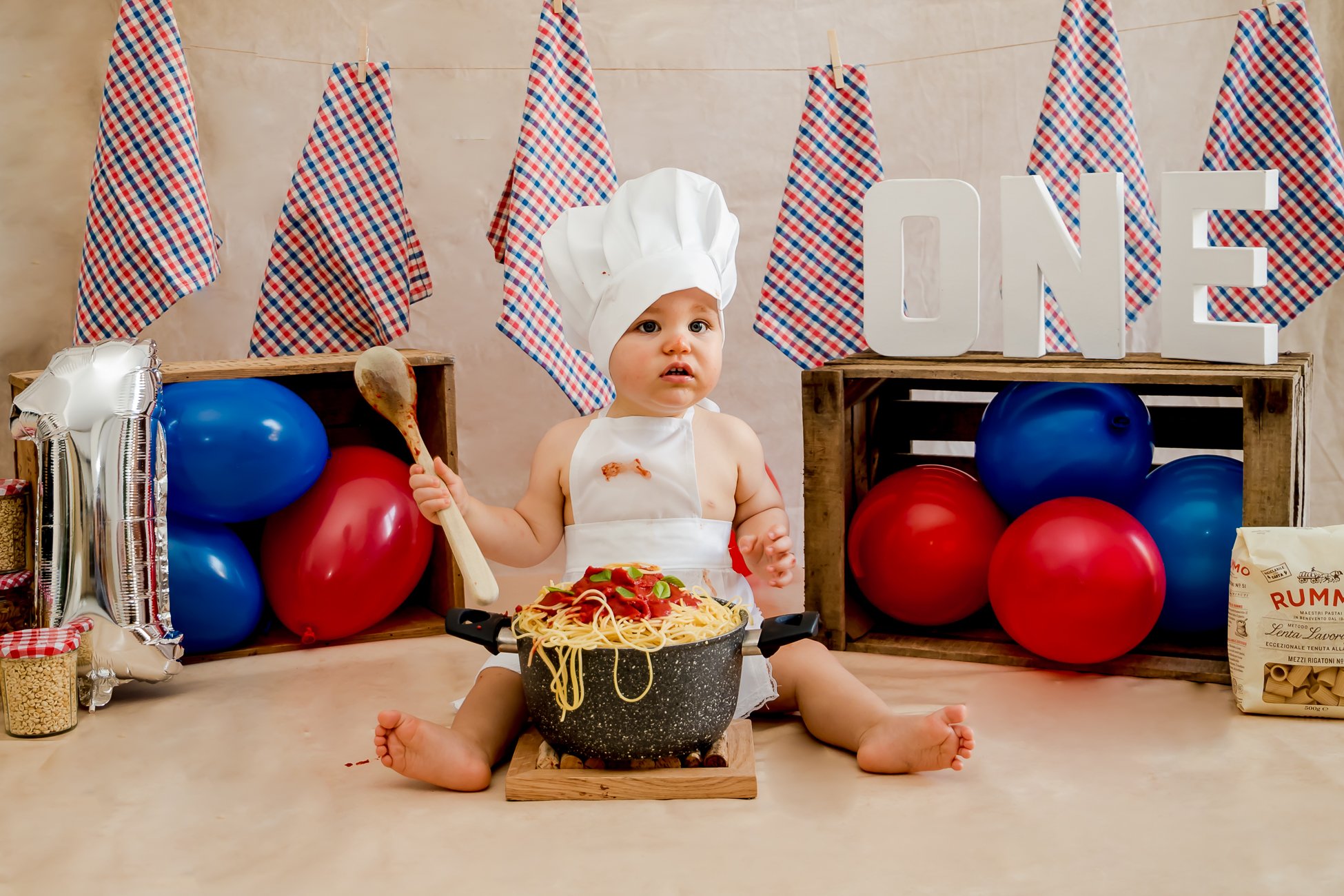 VEGAPHOTOGRAPHE-PORTEFOLIO-PRESTATION-ANNIVERSSAIRE BEBE-SMASH CAKE (38).jpg