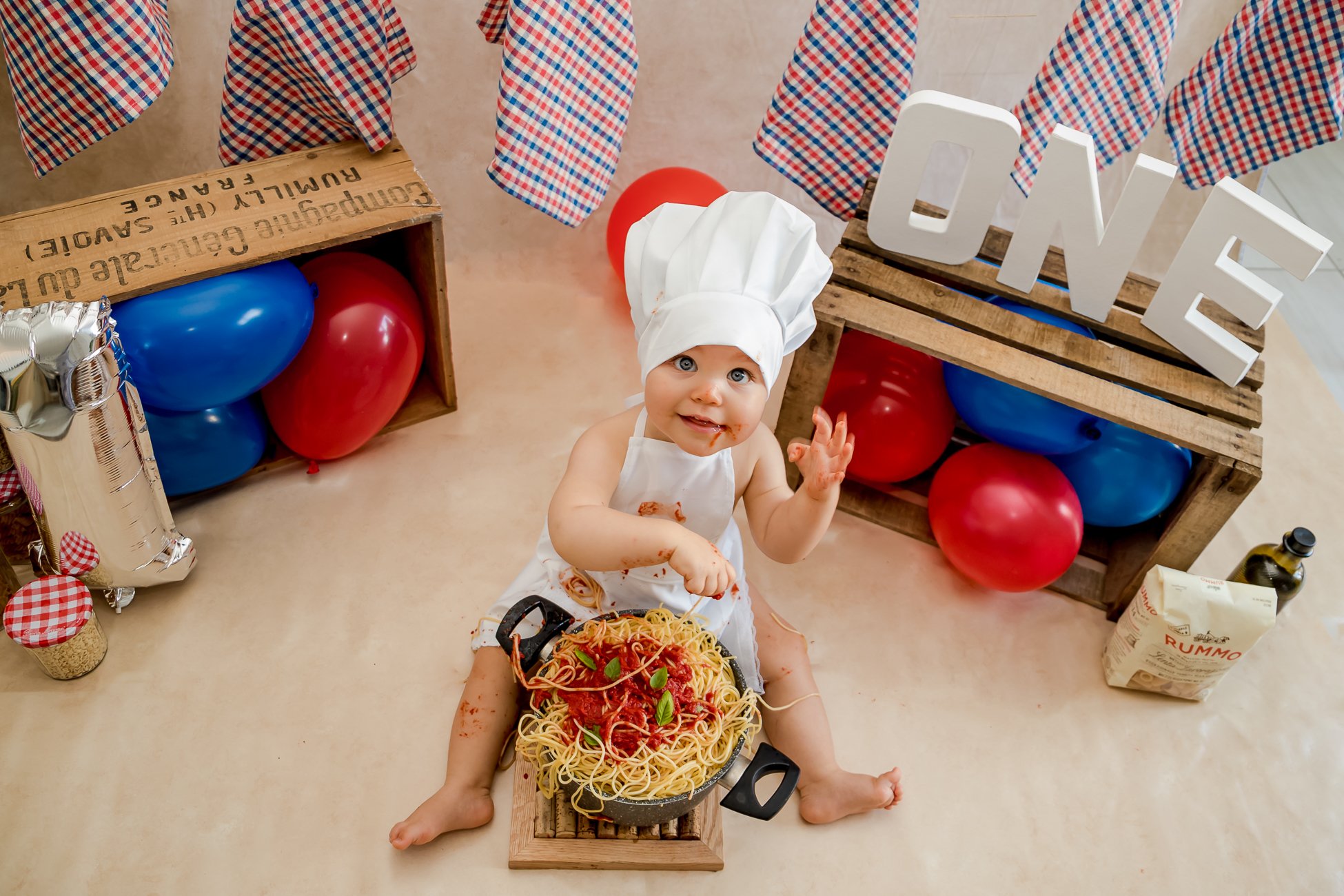 VEGAPHOTOGRAPHE-PORTEFOLIO-PRESTATION-ANNIVERSSAIRE BEBE-SMASH CAKE (55).jpg