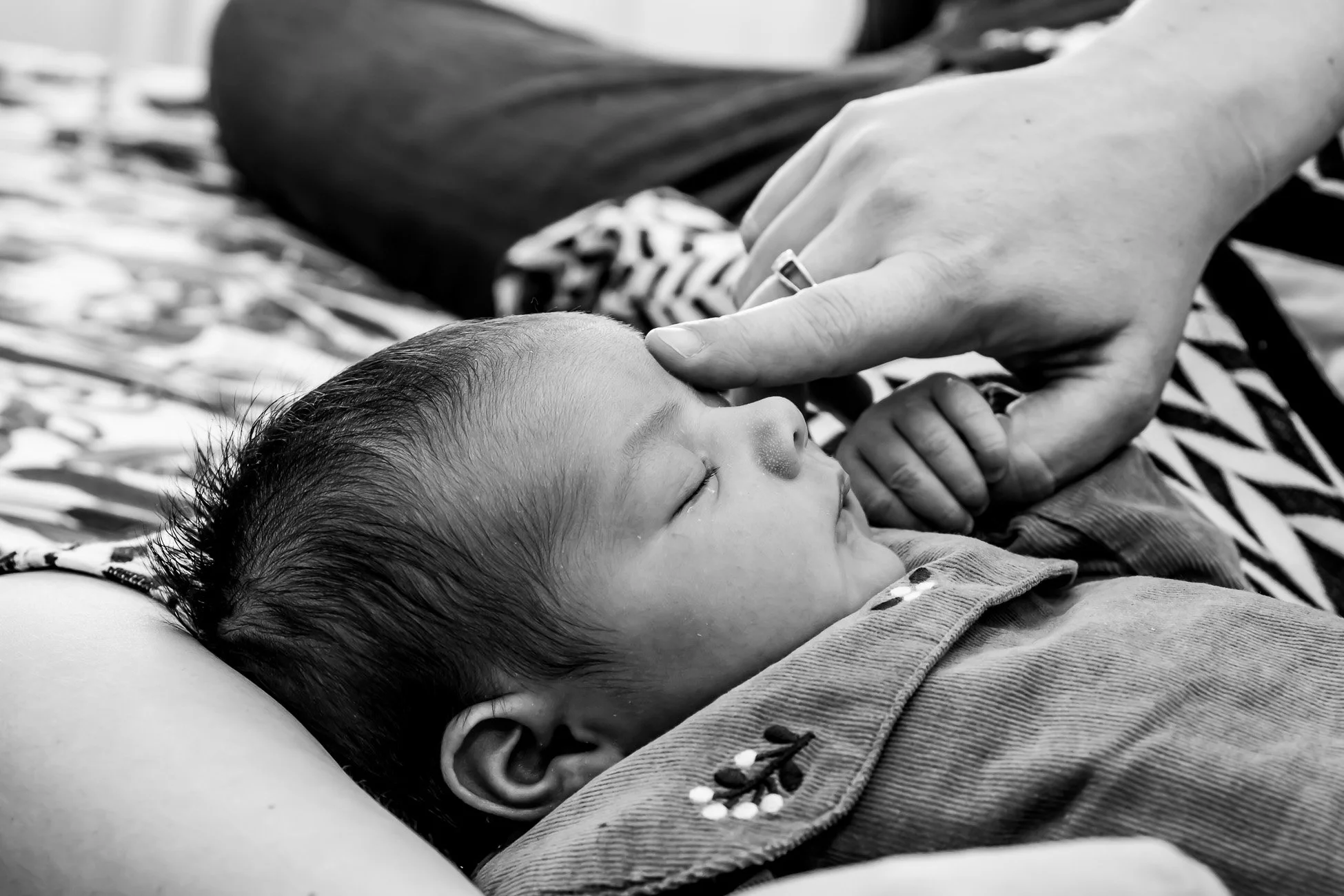 seance-photo-naissance-domicile-lyon-vegaphotographe (50).jpg