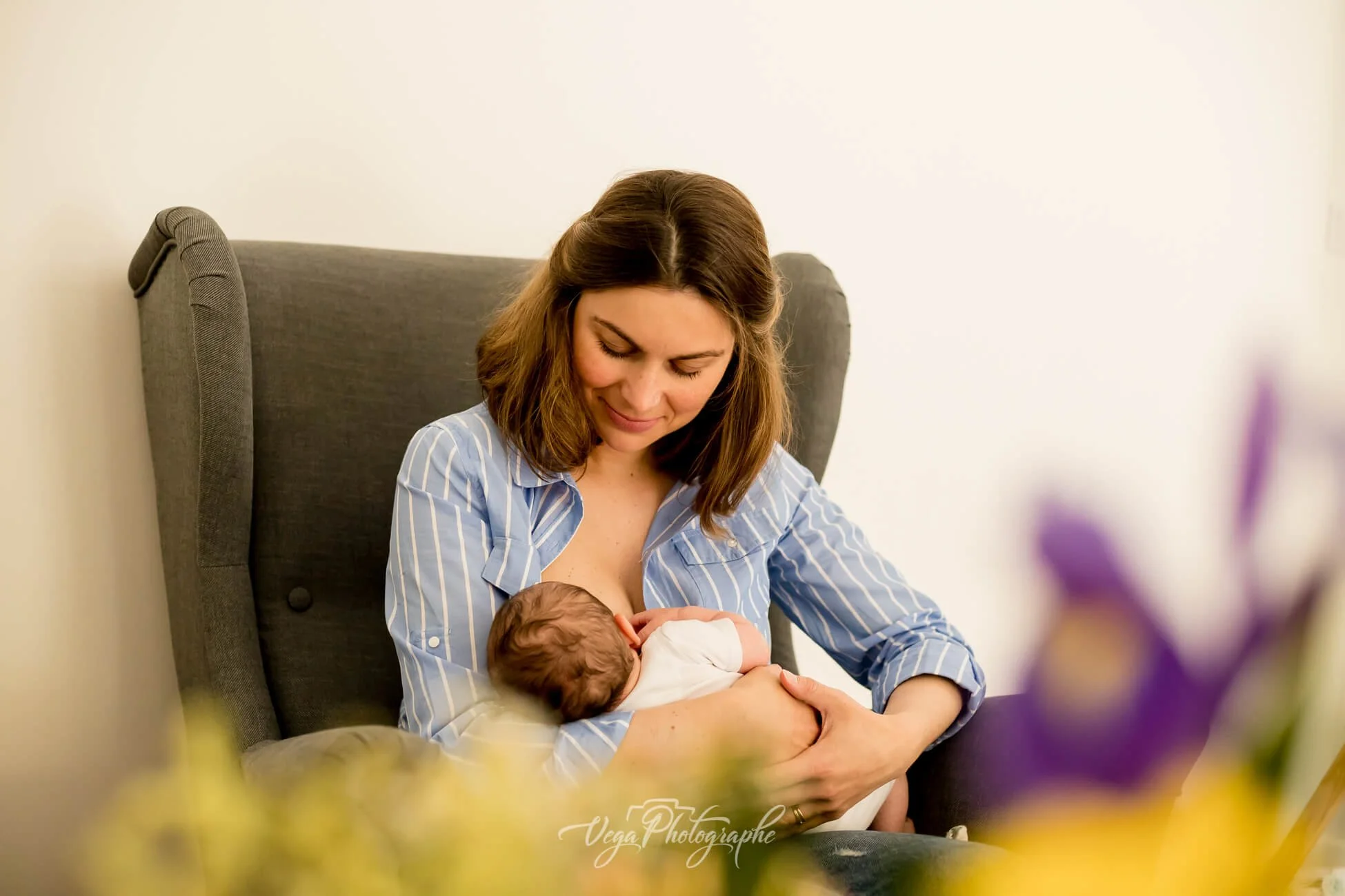 seance-photo-naissance-domicile-lyon-vegaphotographe (73).jpg