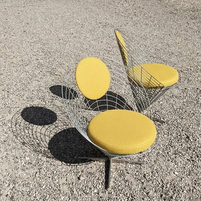 Kr&aelig;mmerhusstole fra Verner Panton i gul Main Line Flax fra Camira Fabrics 🍋

#m&oslash;belpolstring #polstring #moebel #tapetserer #danskh&aring;ndv&aelig;rk #danskhaandvaerk #boligmontering #bolig #homeinterior #upholstery #h&aring;ndv&aelig;