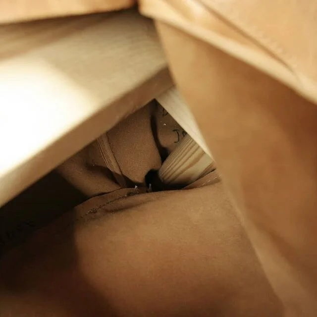 Osvald bliver udfyldt 🦏

#m&oslash;belpolstring #polstring #moebel #tapetserer #danskh&aring;ndv&aelig;rk #danskhaandvaerk #boligmontering #bolig #homeinterior #upholstery #h&aring;ndv&aelig;rk #stol #sofa #ompolstring #m&oslash;belrestaurering #uld