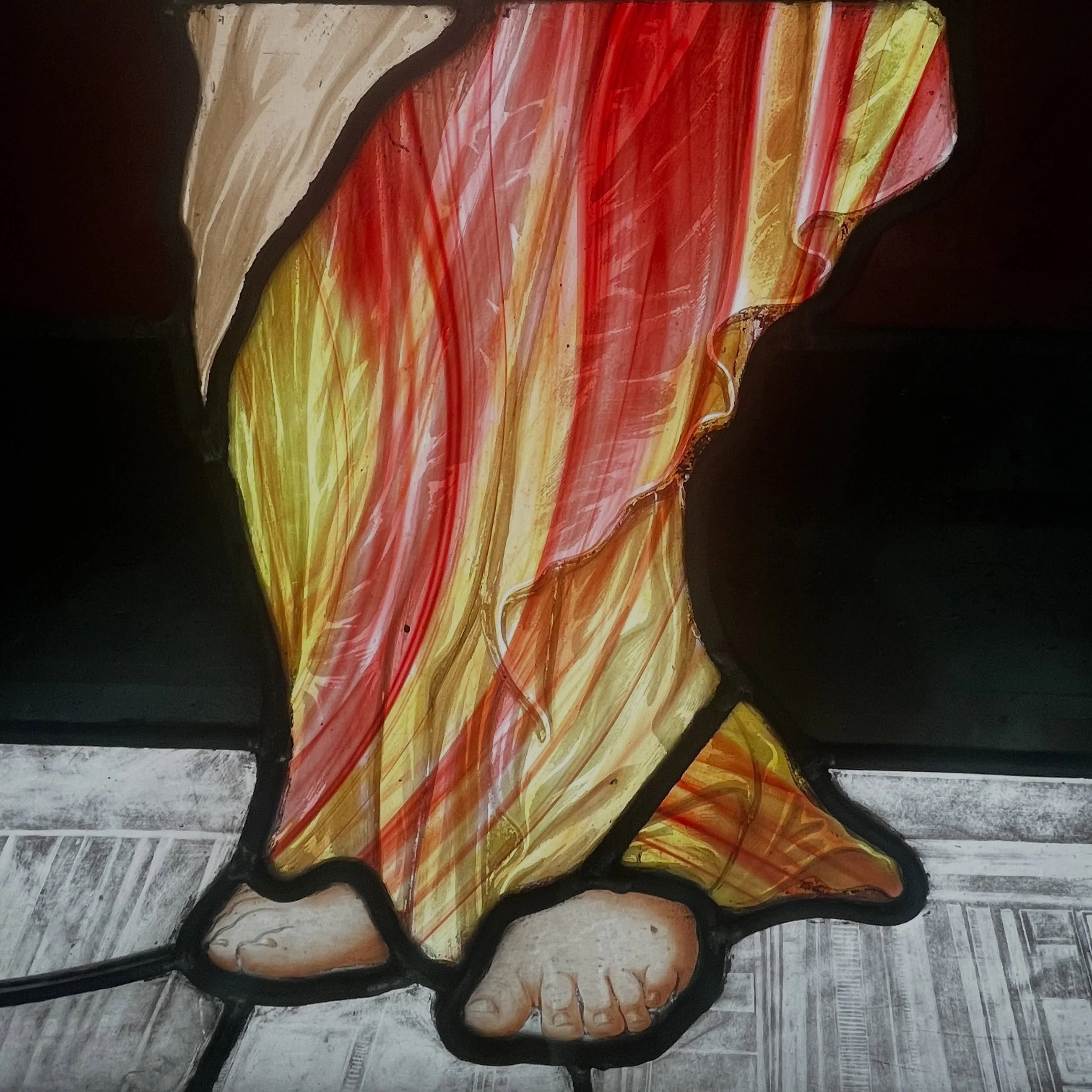Woman with a Strung Battledore and Shuttlecock - c.1879 Daniel Cottier after a drawing by Albert Moore - spotted at the Wimbledon Lawn Tennis Museum. (One for you guys @rainbowglass_2001) 

#stainedglass #sport #wimbledon #summer