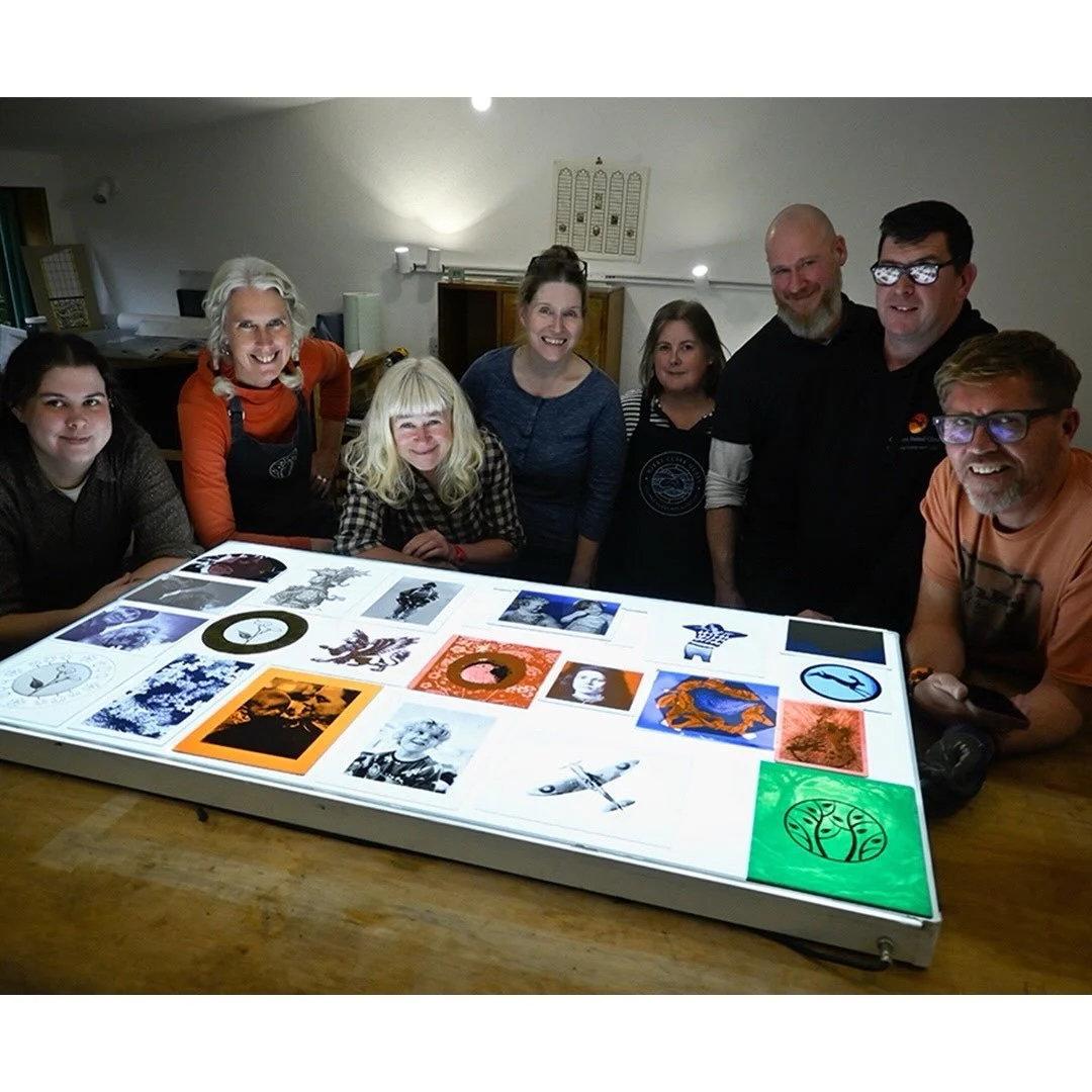 Fantastic few days with @haltglass and a a group of creative glass folk mostly from Cumbria and neighbouring counties.

@cumbriastainedglass @lightworksstainedglass @the.glass.nest @racheltoyn @stainedglassdesignandcraft @nikkiclarkglass @dc_stained_