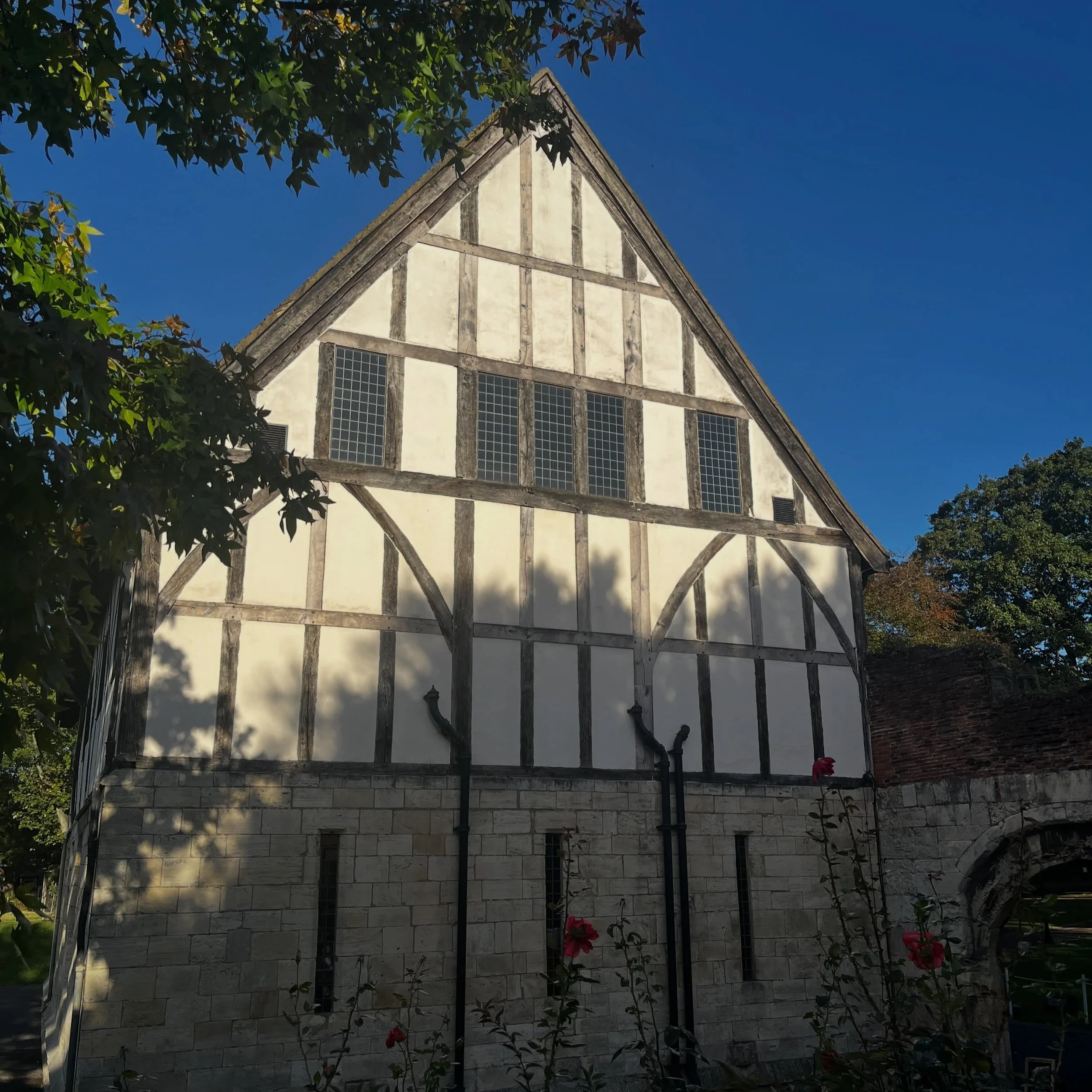 Recent conference of @icon_stained_glass in York - Nostalgia laden, held at the York Museum Trust&rsquo;s Hospitium (where I moonlighted as an event host during my apprenticeship years)

Fascinating talks, I especially enjoyed learning about Jalis in