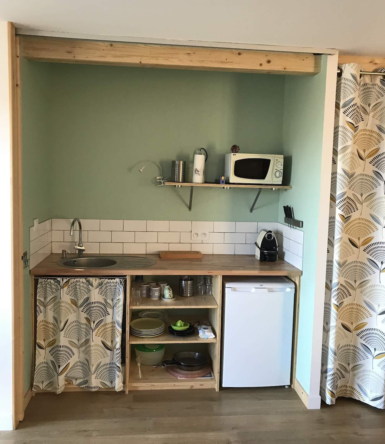 bergerie kitchenette.jpg