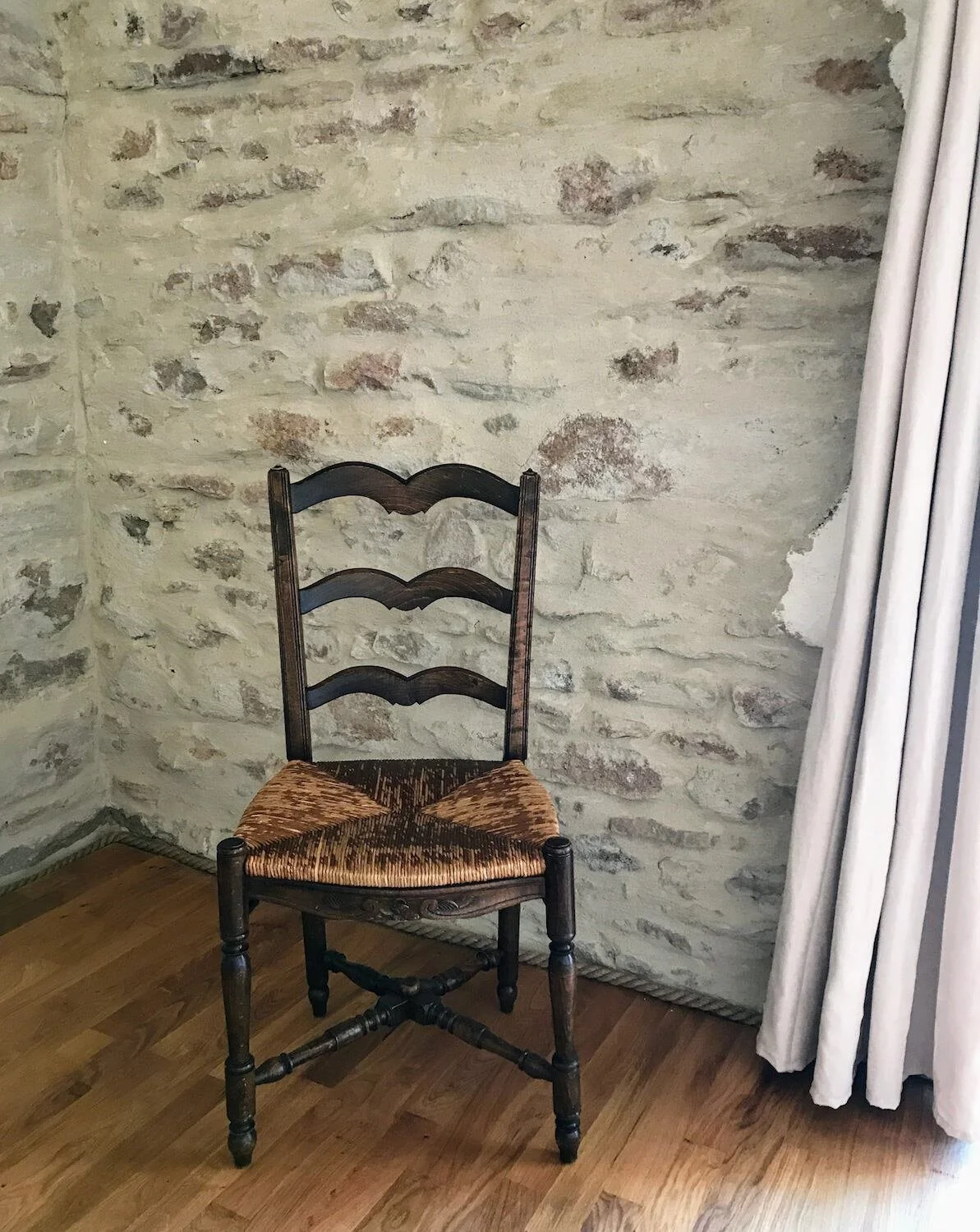 gamay chaise.jpg