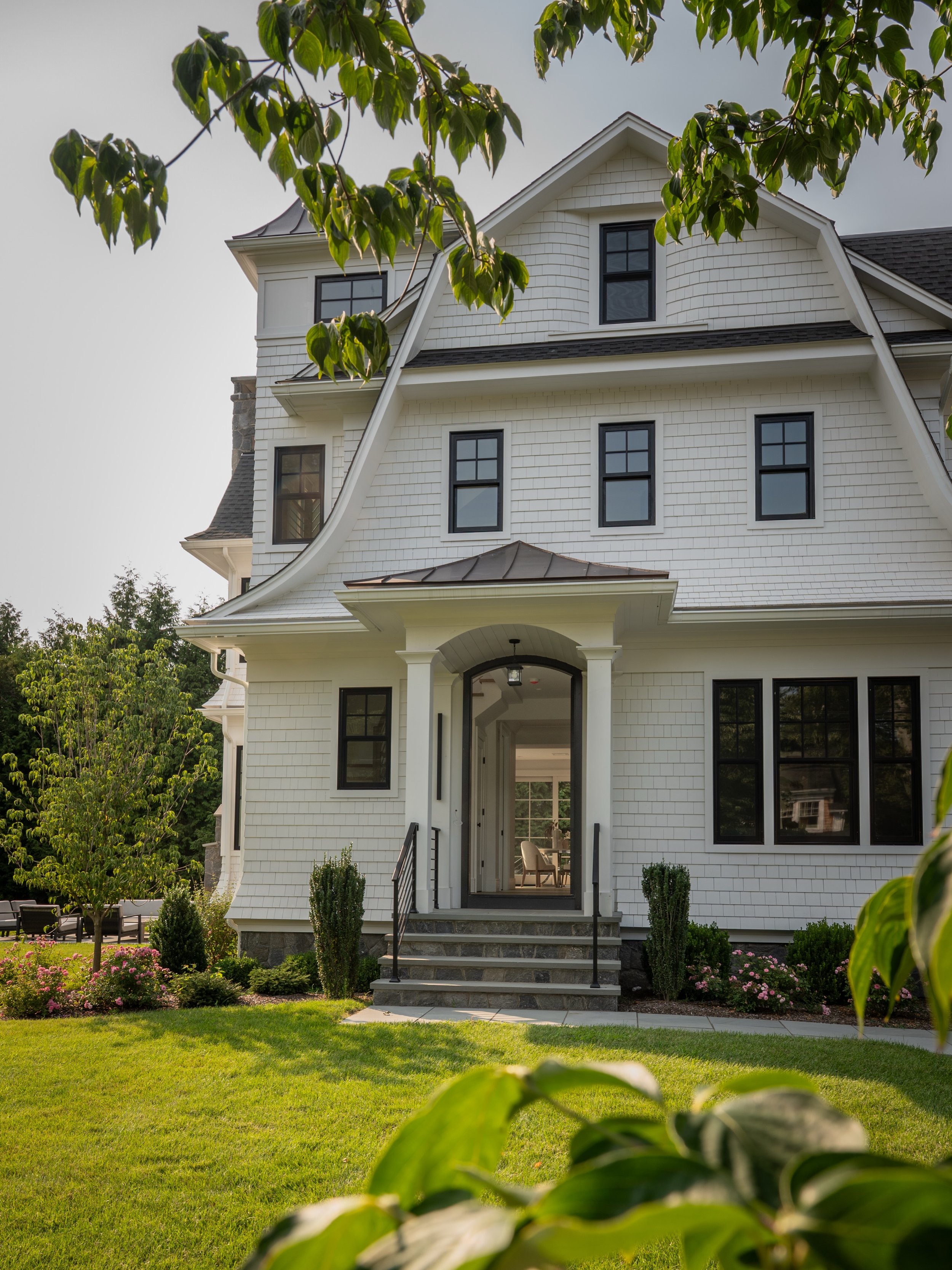 THE BUILD IS FINISHED. NOW MAKE IT MARKET-READY.

Inside 110 Judson Road in Fairfield, CT, a striking $3.695M new build, staged throughout by Geoffrey Walsky @iconic_modern @vesta 

For new construction, staging defines scale, gives purpose to open s