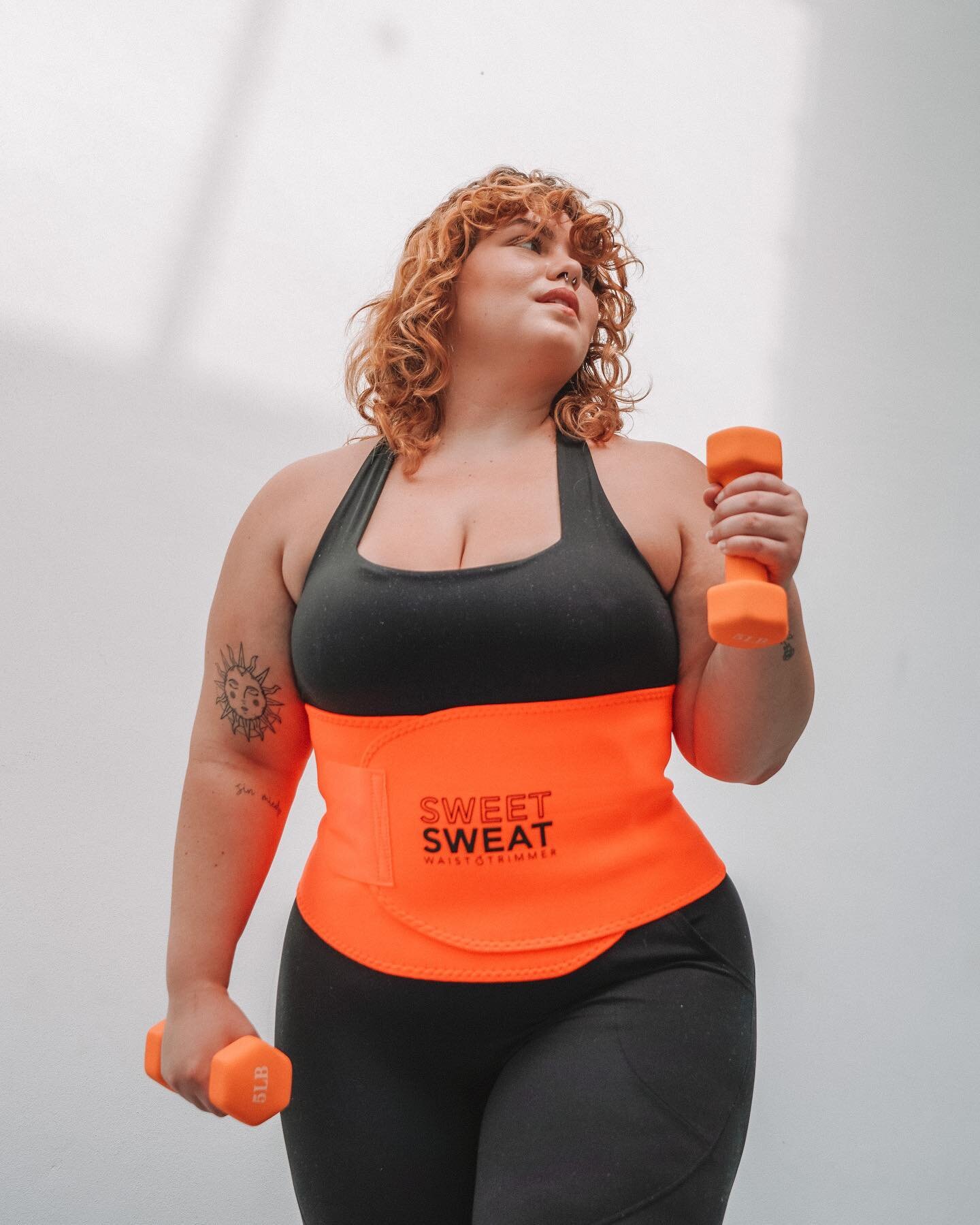 Ready to SWEAT in the new @sweetsweat neon waist trimmers 💪🏼

📸 @moodtheagency @thejessicaexperience