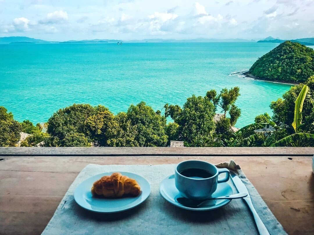 Ocean views, breakfast treats, and coffee? We're in. Do you prefer to greet the sun or sleep in on vacation?⠀
⠀
Stunning pic by Brand Ambassador, @pattheairlinepilot⠀
⠀
#thailand #ocean #coffee #beach #wanderlustwednesday #id90travel #nonrevlife #bra