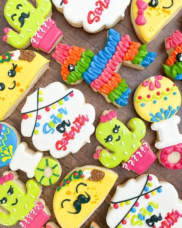 se&ntilde;or or se&ntilde;orita? Which will it be?? &bull;
&bull;

#genderreveal #customcookies #royalicing #cincinnati #babyshowercookies #decoratedcookies #sugarcookies #sugar #edibleart