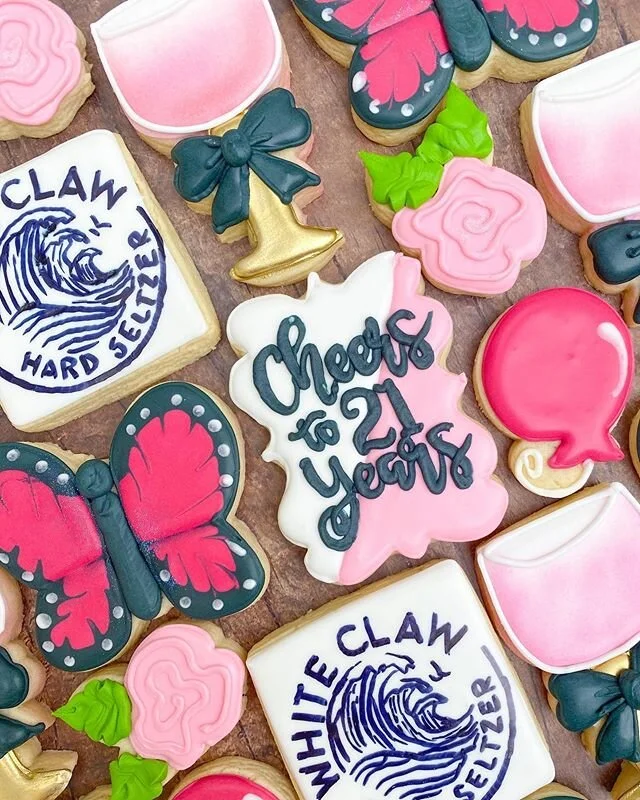 Cheers to 21 Years!
&bull;
&bull;
#cookies #customcookies #whiteclaw #21stbirthday #sugarcookies #royalicing #cookiedecorating #cookievideo #cookiesofinstagram #decoratedcookies
