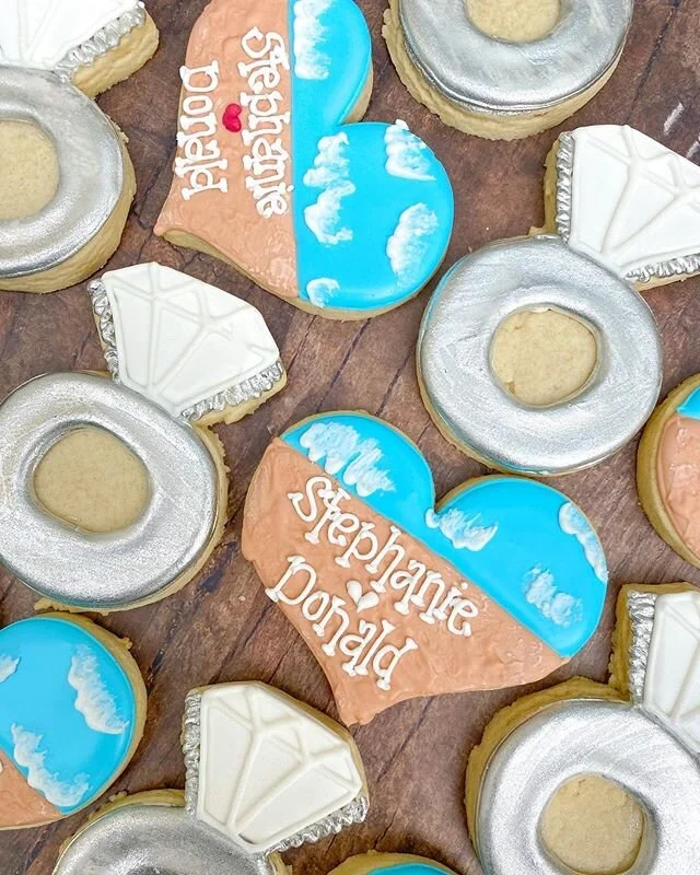 she said yes! so fun to be part of special days like this 💕
&bull;
&bull;
#customcookies #engagement #royalicing #sugarcookies #cookiedough #decoratedcookies #cookiecutters #cincinnati #cincinnatibride #bakeriescincinnati #cookiedecorating