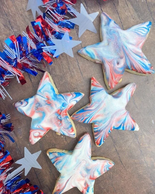 Fourth of July 🇺🇸 cookie ordering is now live at cookiesbylizzie.com/shop. Message me with any questions! &bull;
&bull;
#cincinnati #fourthofjuly #cookies #decoratedcookies #icing #baking #bakery #cookiedough