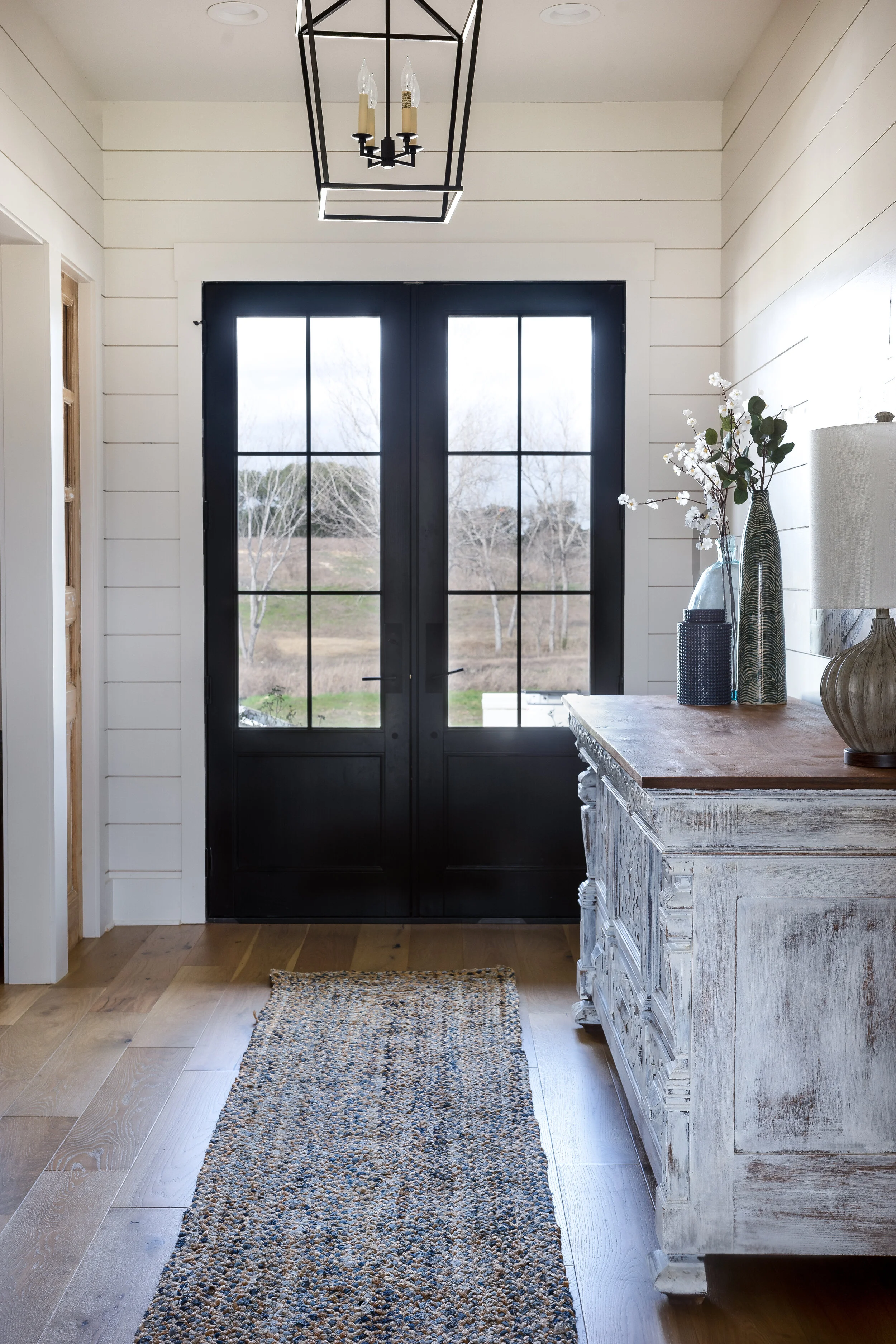 HickmanS_LynaeWood_ScrivanoEntry_doorview.jpg