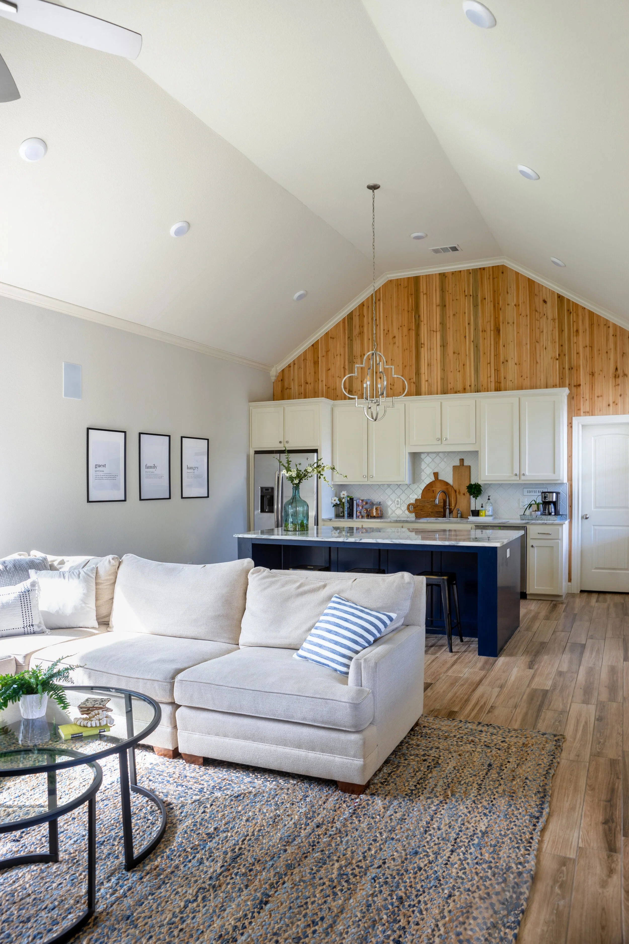 HickmanS_LynaeWood_WilsonPoolhouse_KitchenViewWideRight.jpg