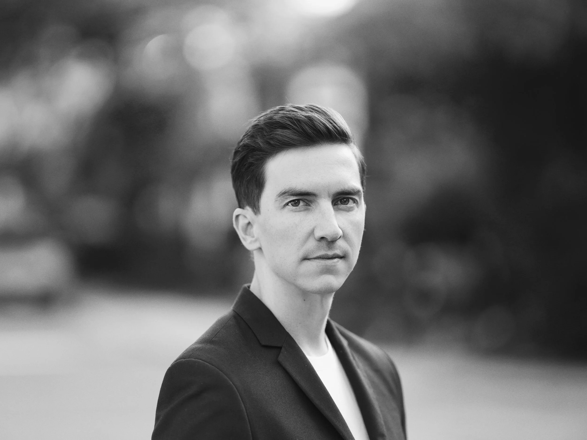 Robert Stephen headshot 2 wide.JPEG