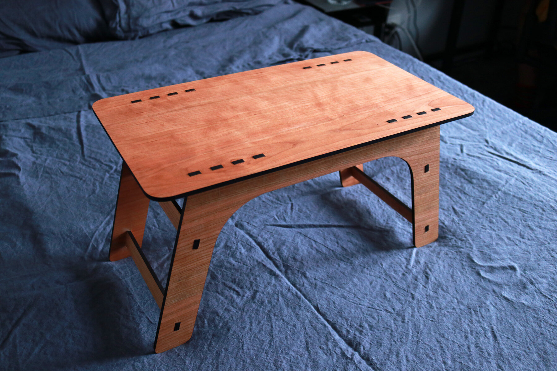 041_Minimal-Personal-Wood-Table-02.jpg