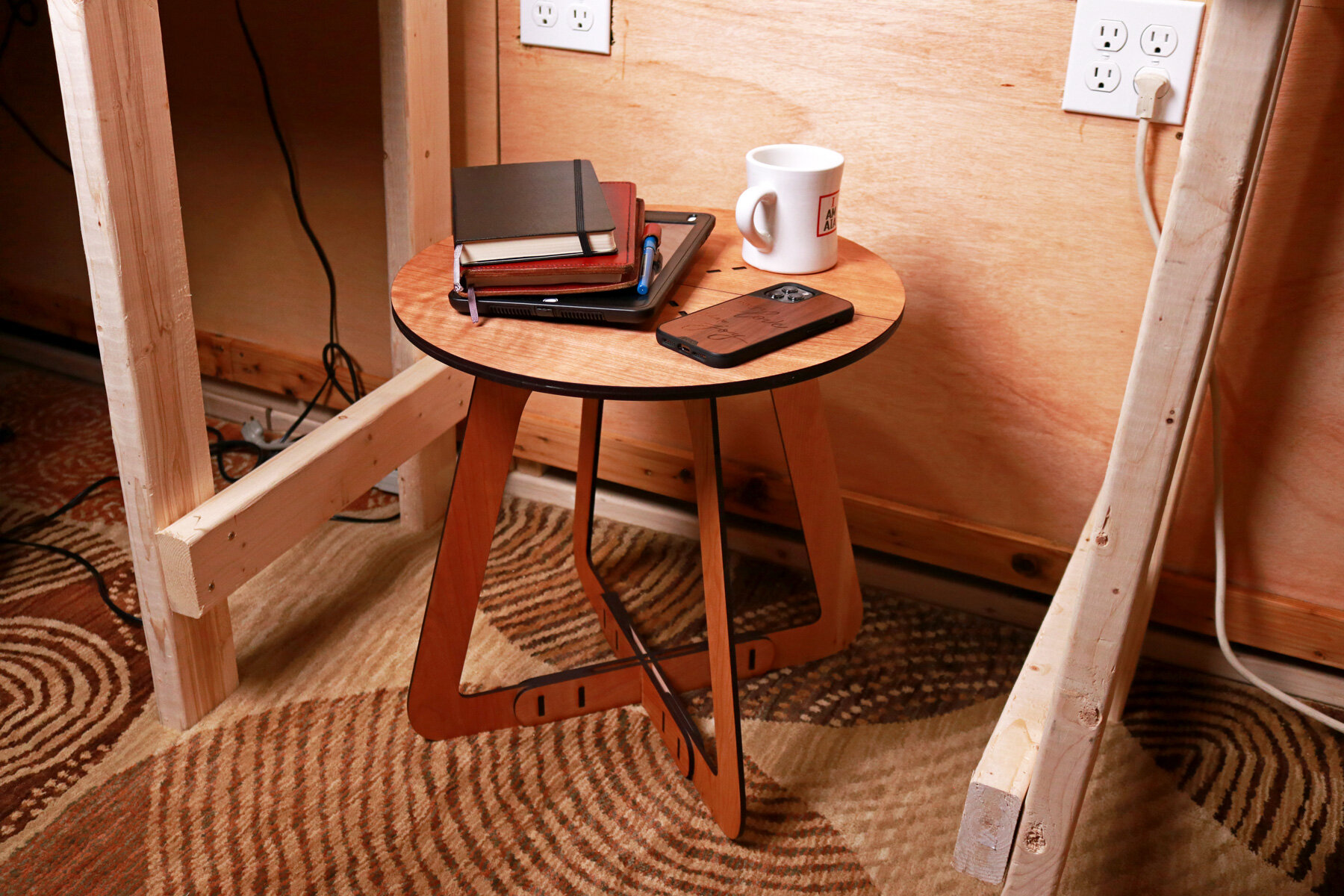 043_Minimal-Wood-Stool-and-Side-Table-03.jpg