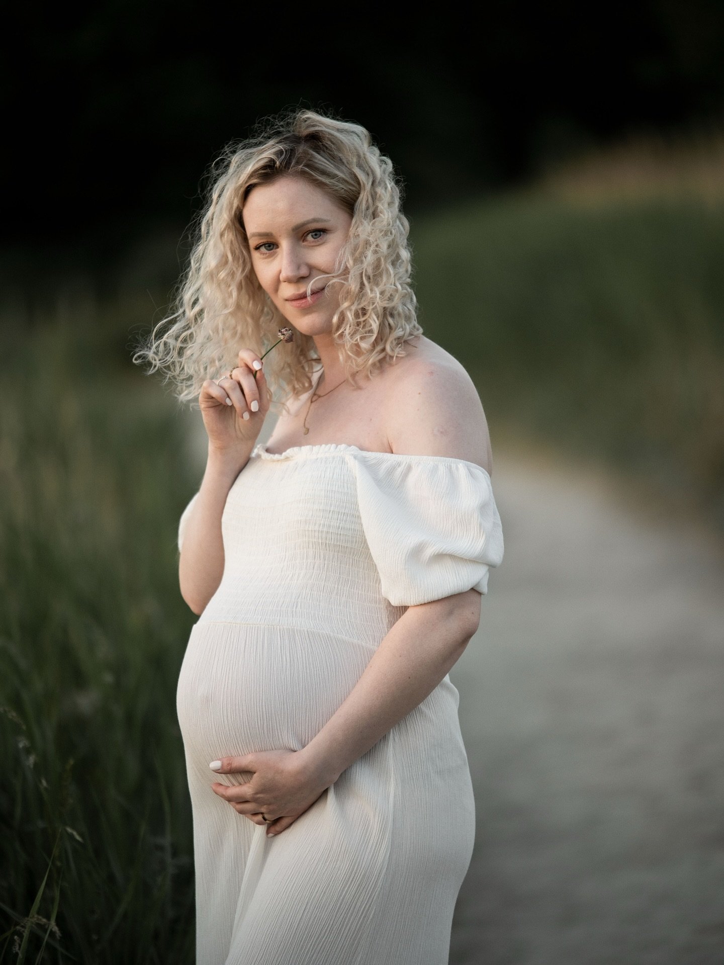 Er du gravid? 

Tiden flyver, og pludselig er de ni m&aring;neder bare et minde. Derfor er det s&aring; vigtigt at gemme disse smukke &oslash;jeblikke, hvor du m&aelig;rker livet vokse indeni 🥰

Jeg tilbyder gravid fotografering i naturen eller i st