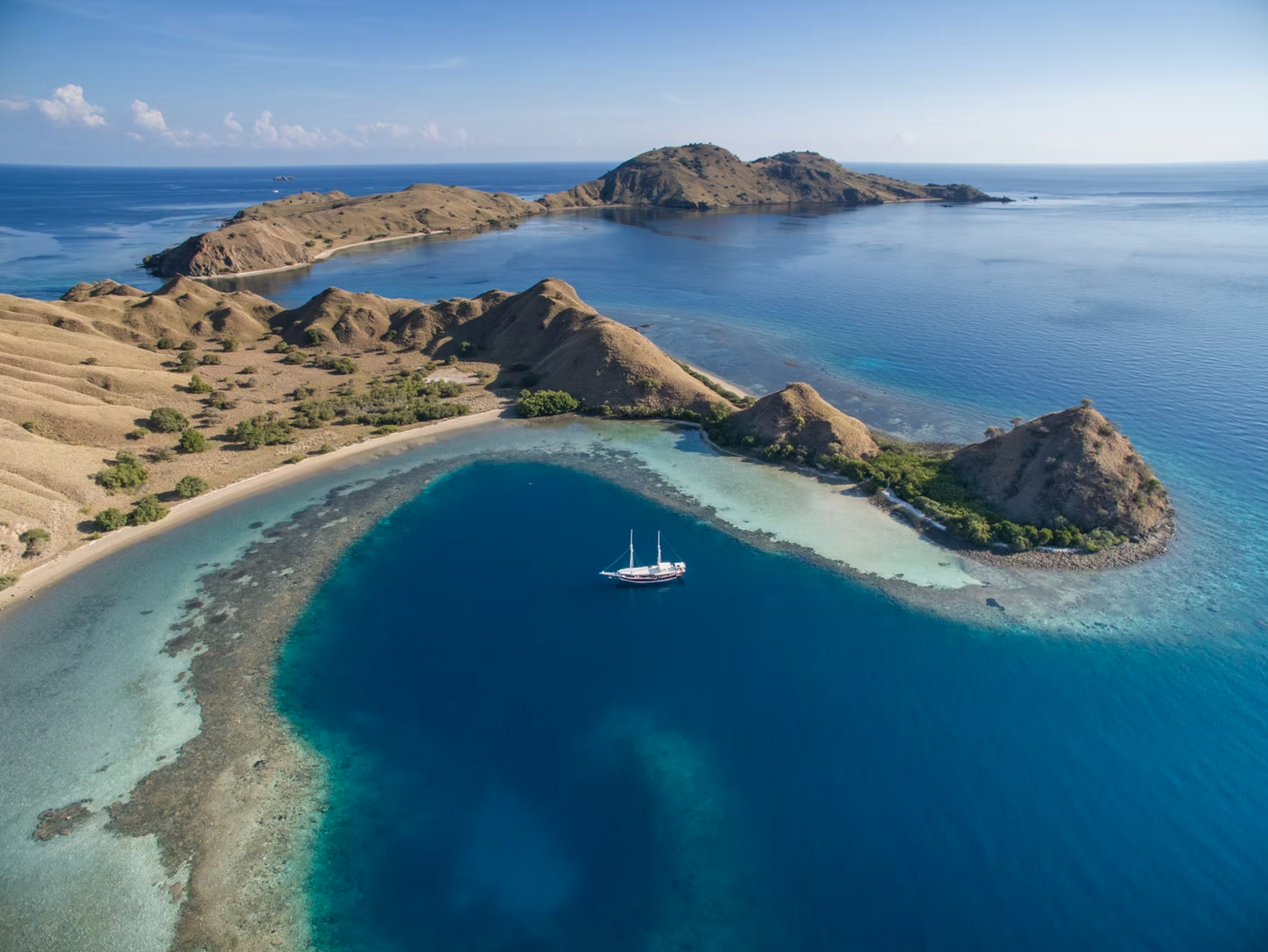 Liveaboard in front of island in Komodo Central/South