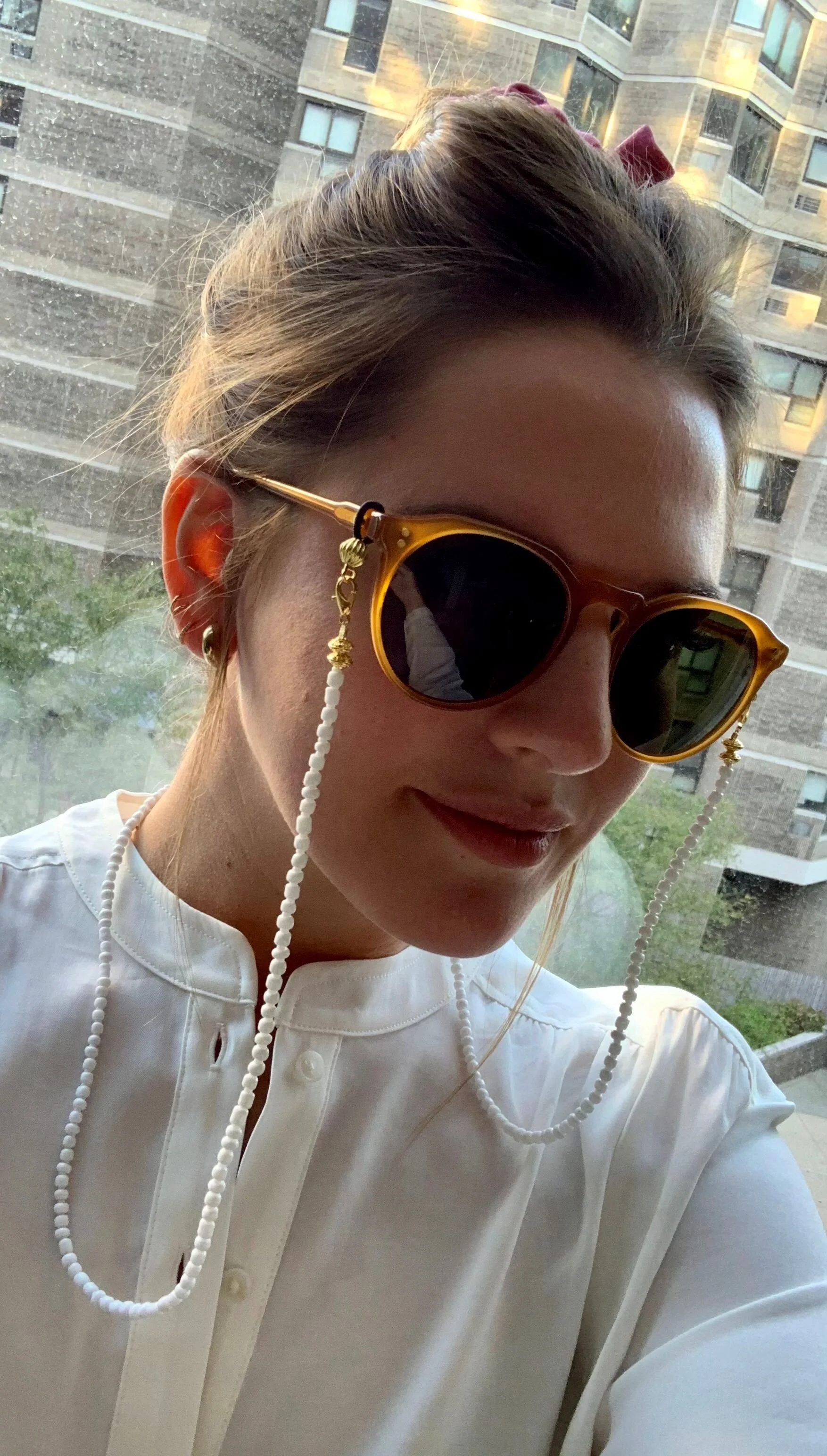 White Mask &amp; Sunglass Chain (2 in 1)