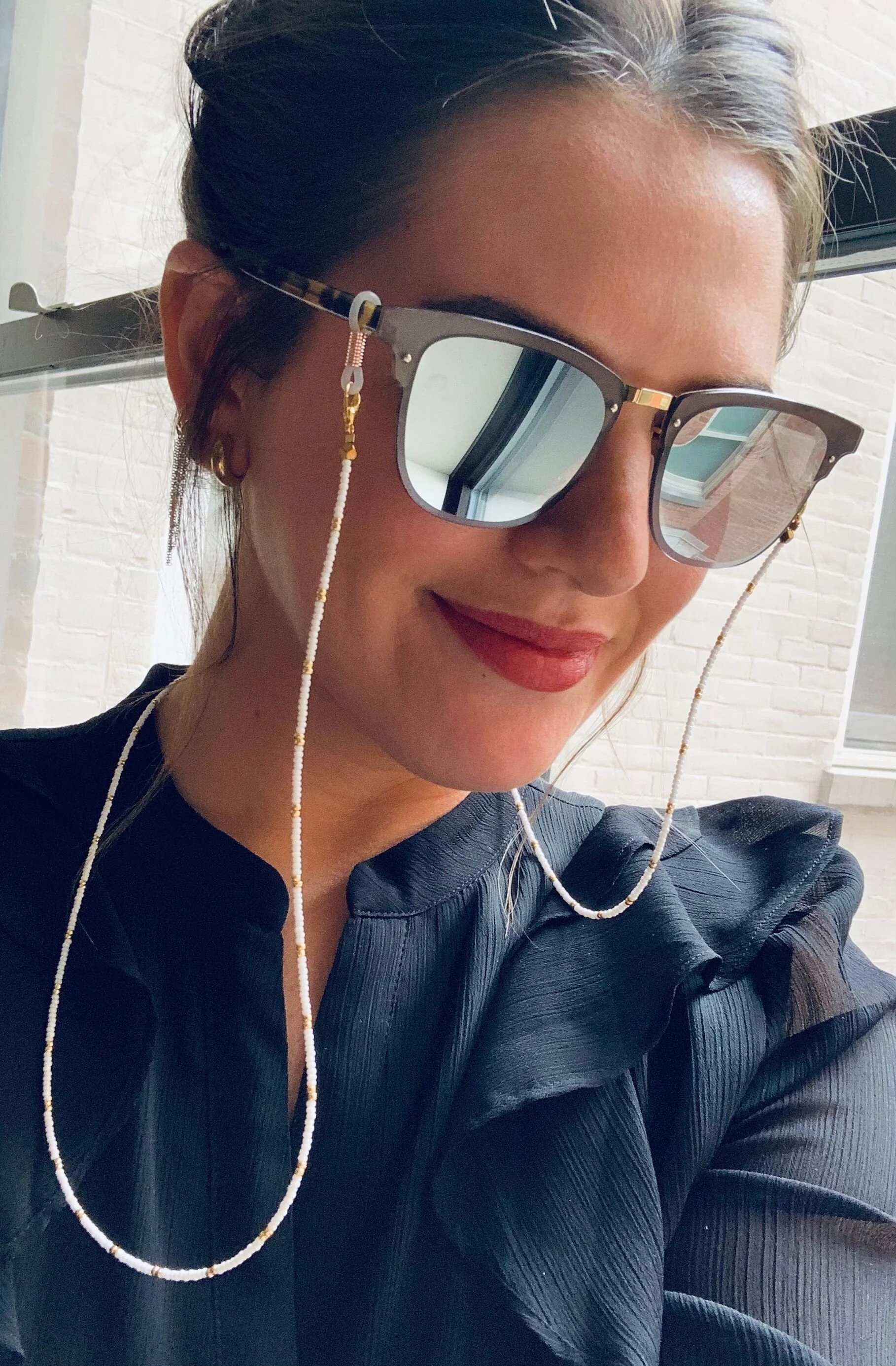 Tiny White Mask &amp; Sunglass Chain (2 in 1)