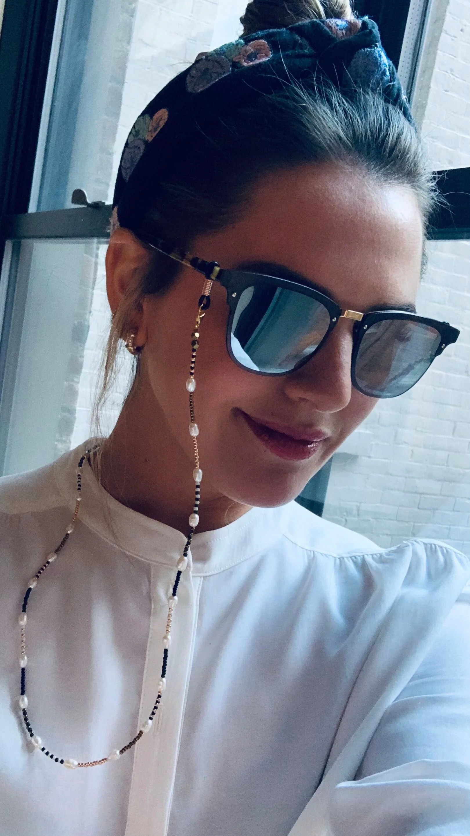 Pearls Gold Olive Mask &amp; Sunglass Chain (2 in 1)