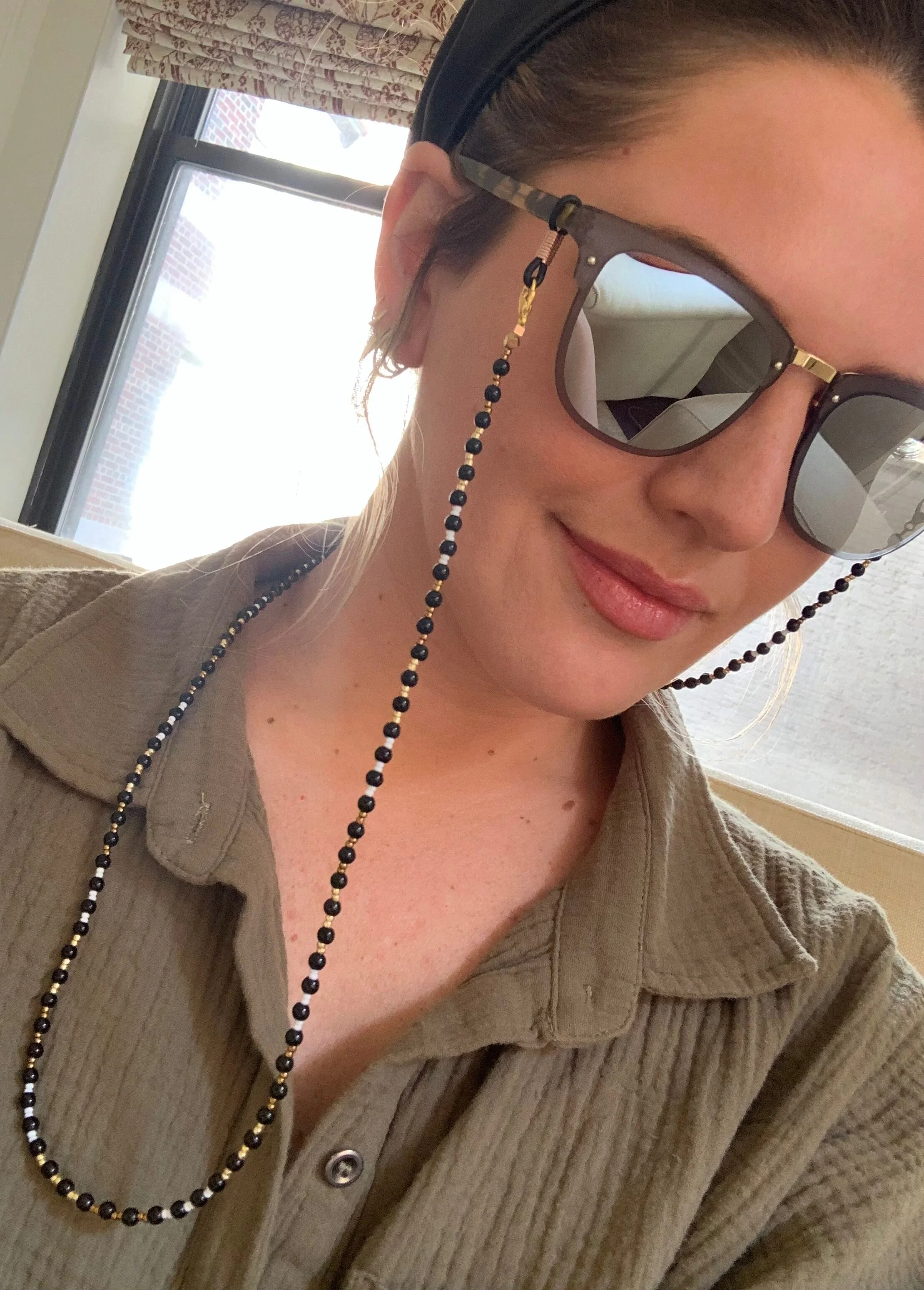 Round Black Mask &amp; Sunglass Chain (2 in 1)