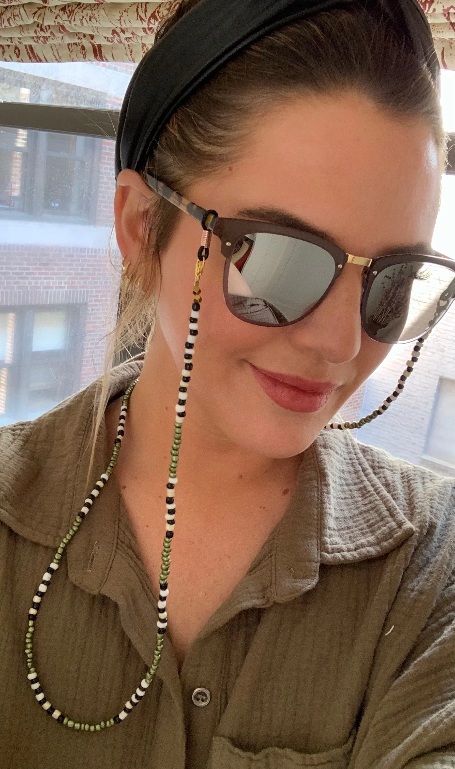 Domino Olive V.2 Mask &amp; Sunglass Chain (2 in 1)