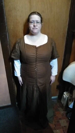 Woman Fitted Cotehardie.jpg